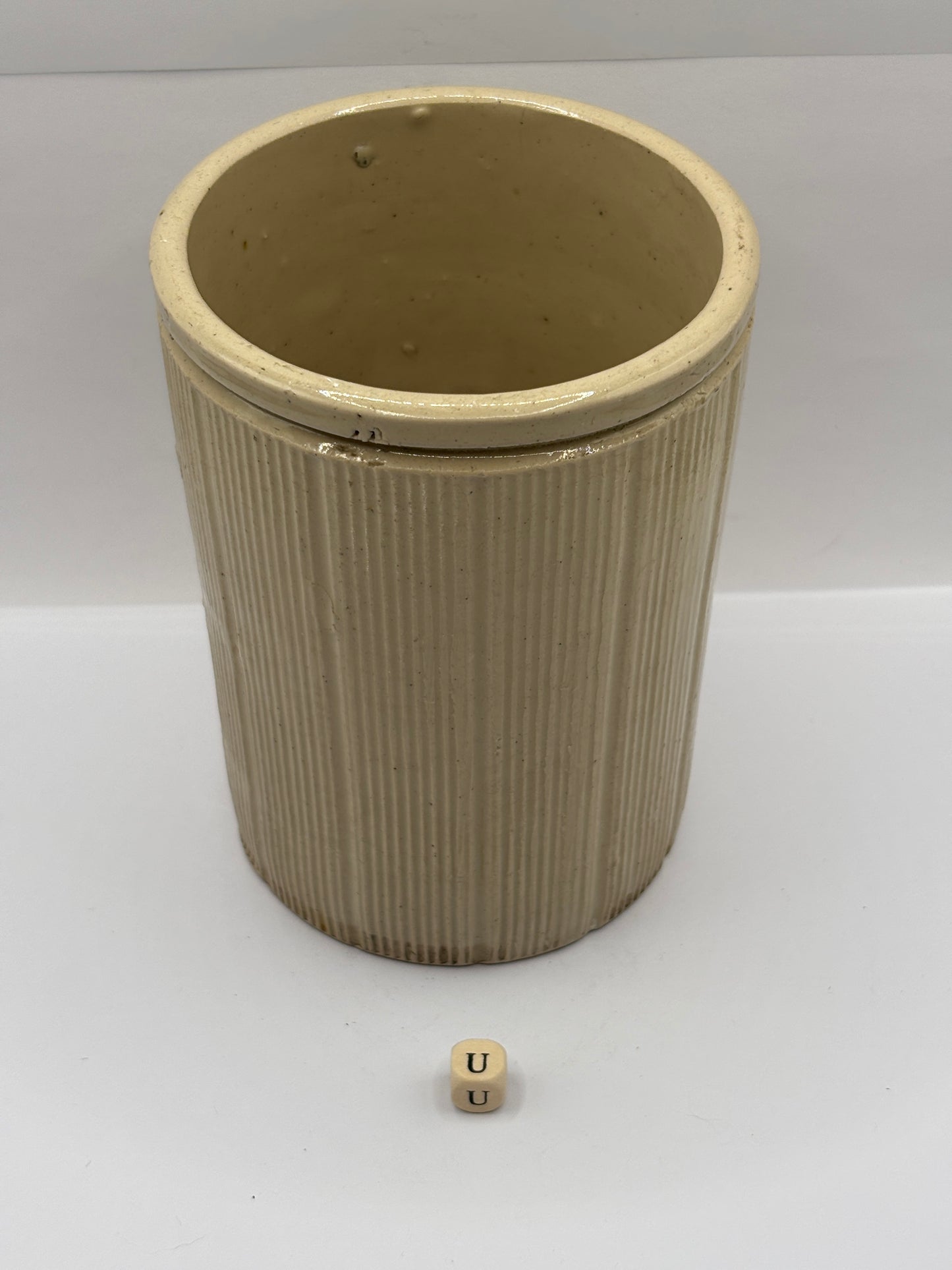 Old 2lb ribbed stoneware jam pot (U)