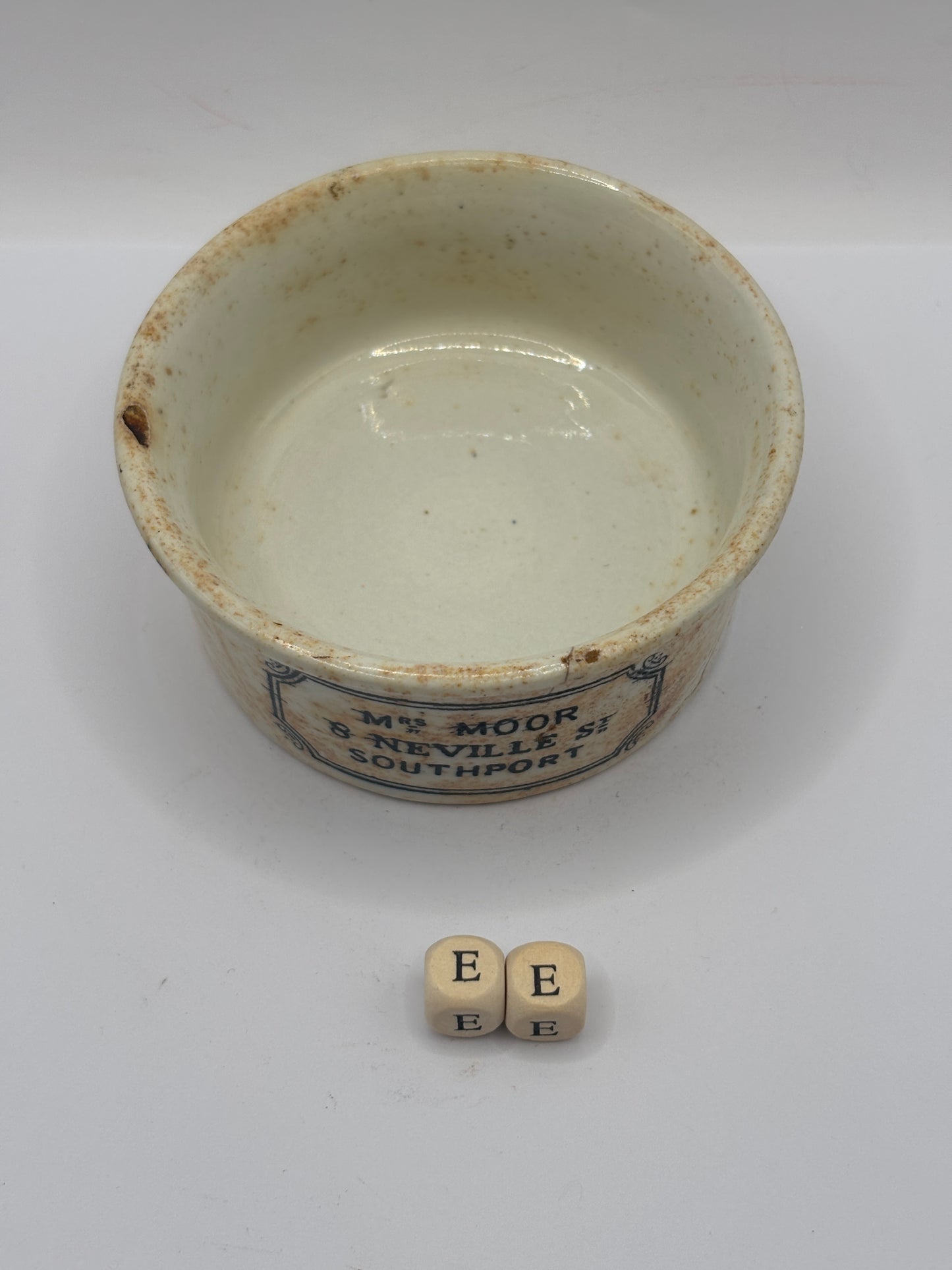 Old Mrs moors advertising meat paste pot (ee)