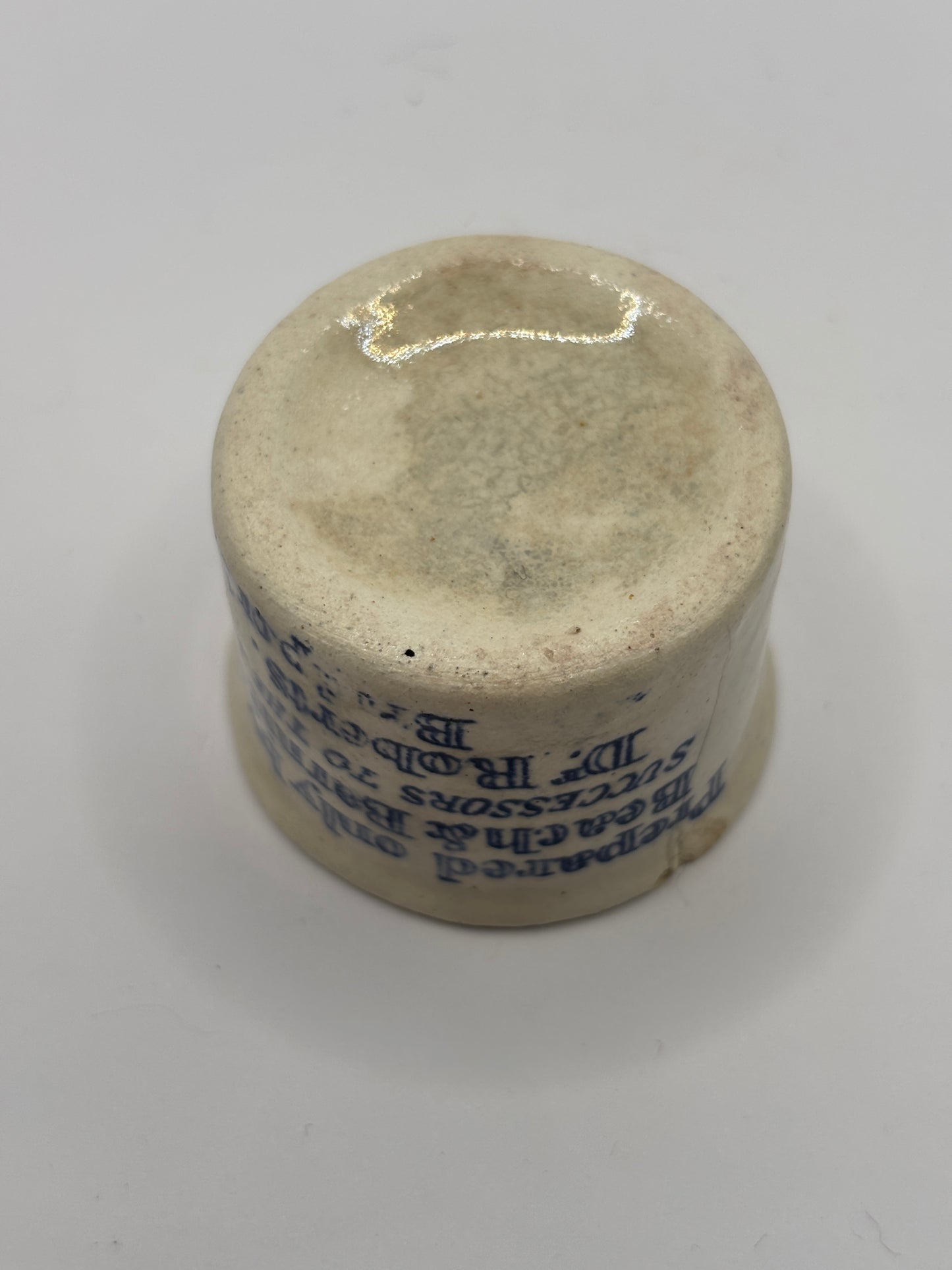Old small advertising ointment pot, Dr Roberts poor mans friend