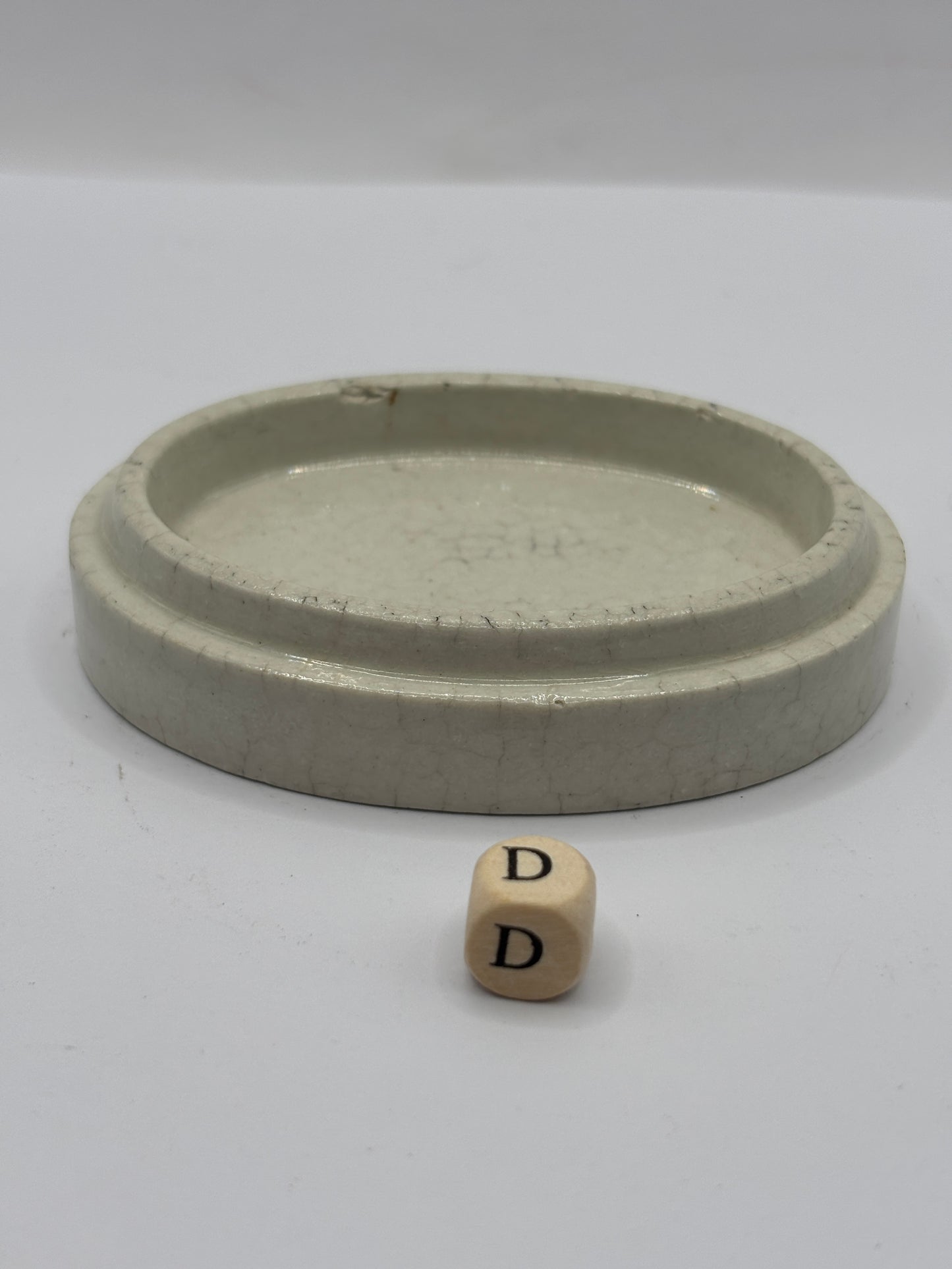 Rare oval shaped pot lid base, stacker (D)