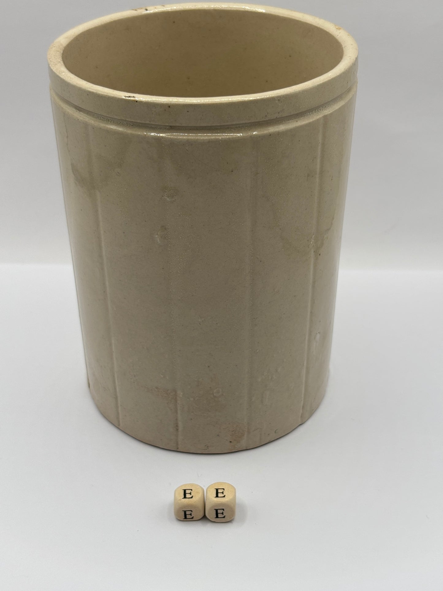 Old 2lb ribbed Hartleys stoneware jam pot (ee)