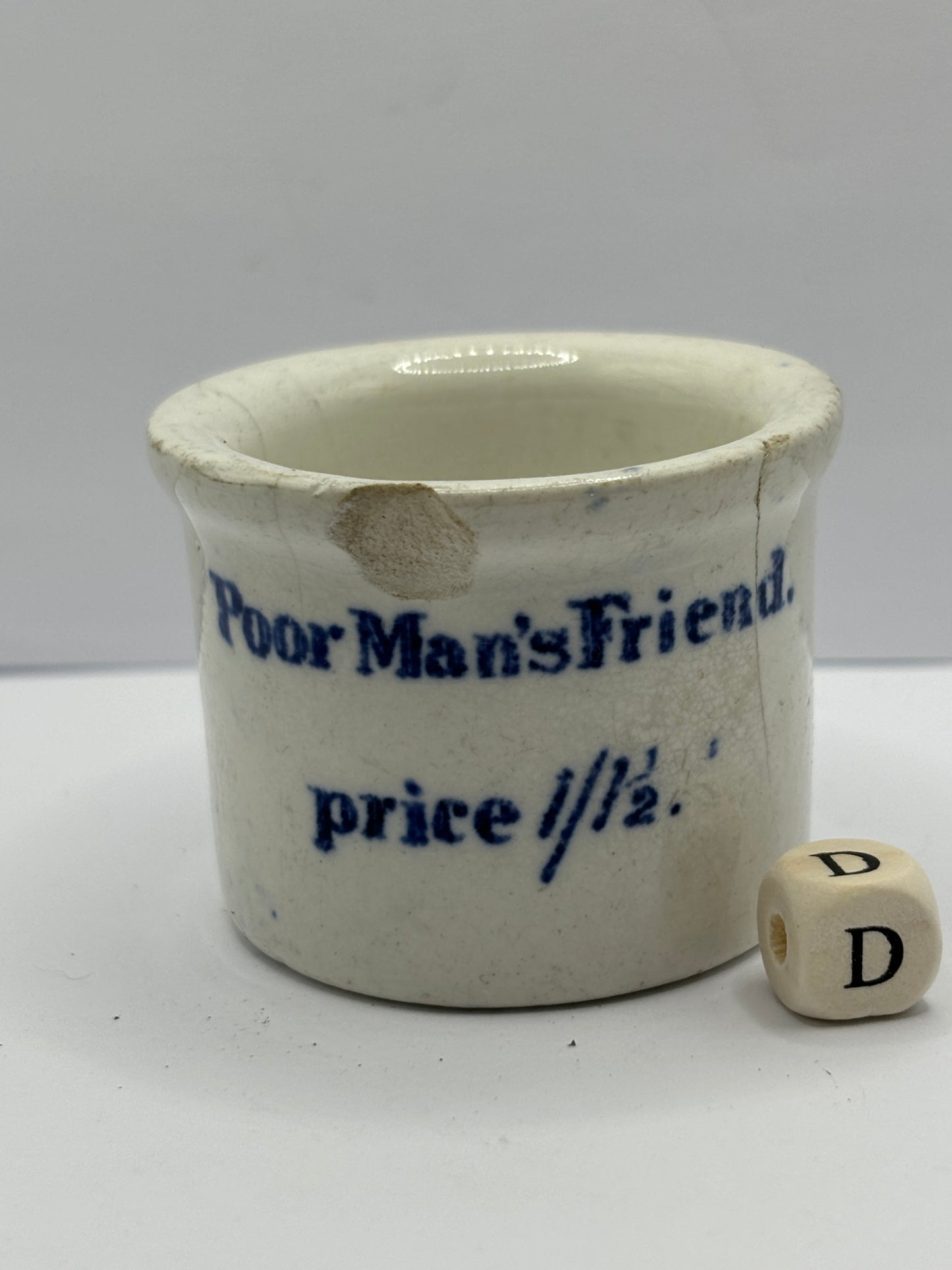 Old Dr Roberts poor mans friend advertising ointment pot (D)