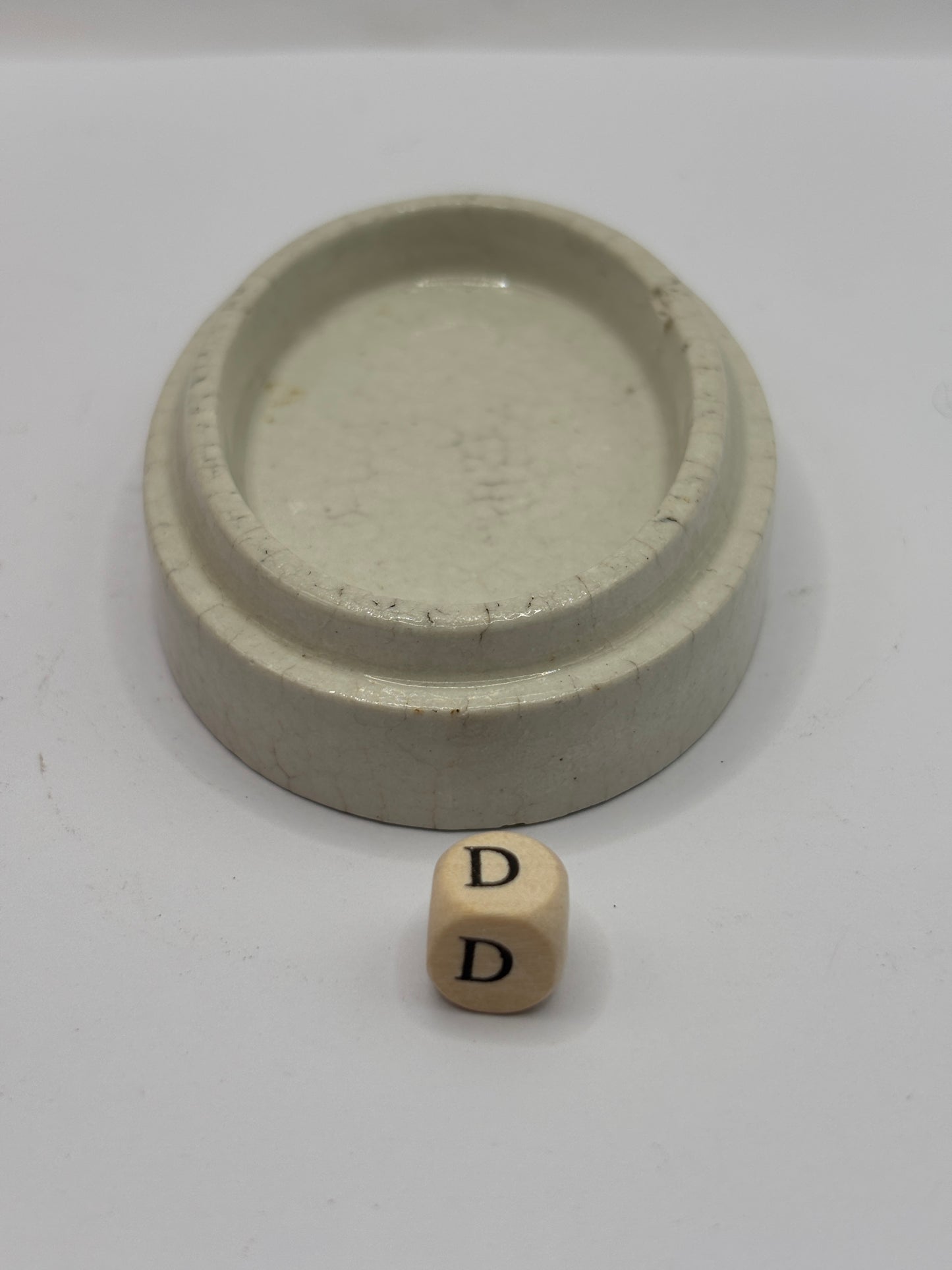 Rare oval shaped pot lid base, stacker (D)