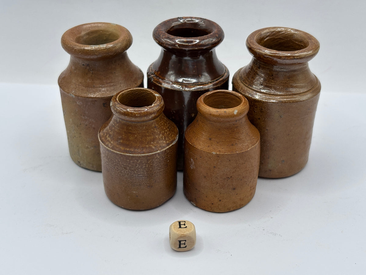 5 small brown stoneware pots (E)