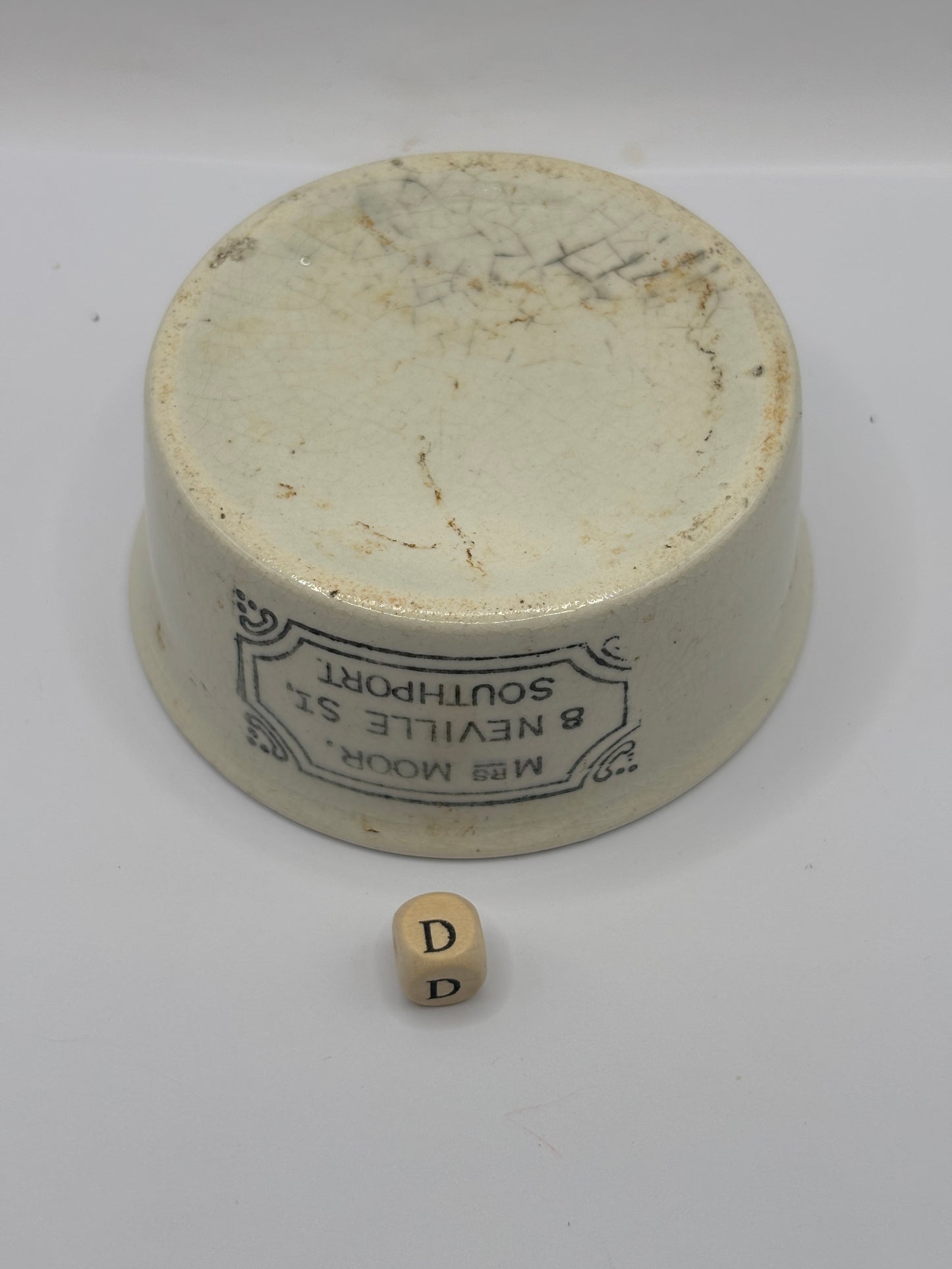 Old Mrs moors advertising meat paste pot (D)