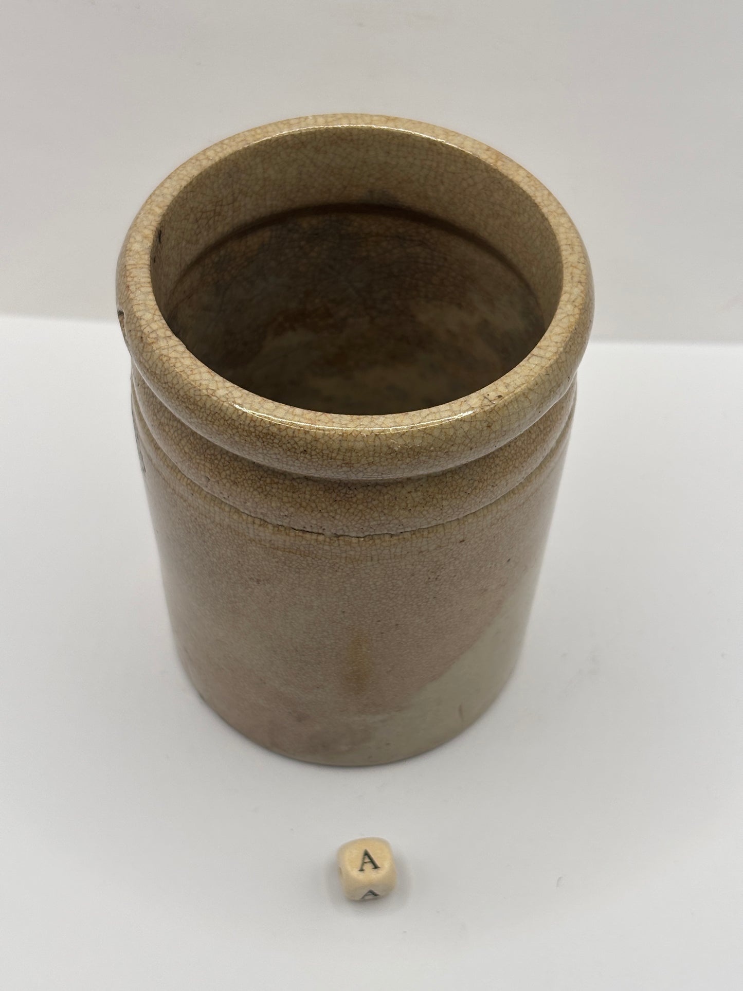 Old 1lb rolled top stoneware jam pot (a) stained & crazed
