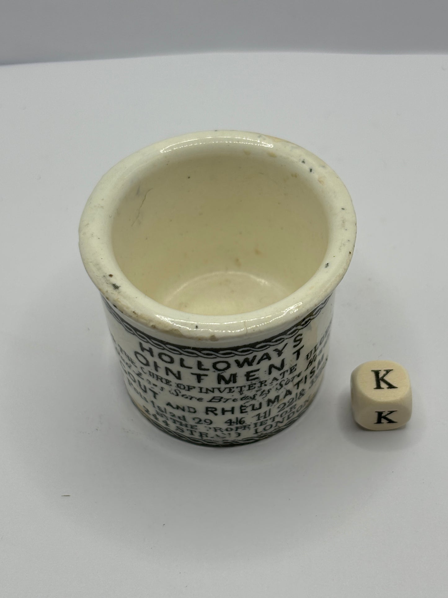 Small Holloway’s advertising ointment pot (k)