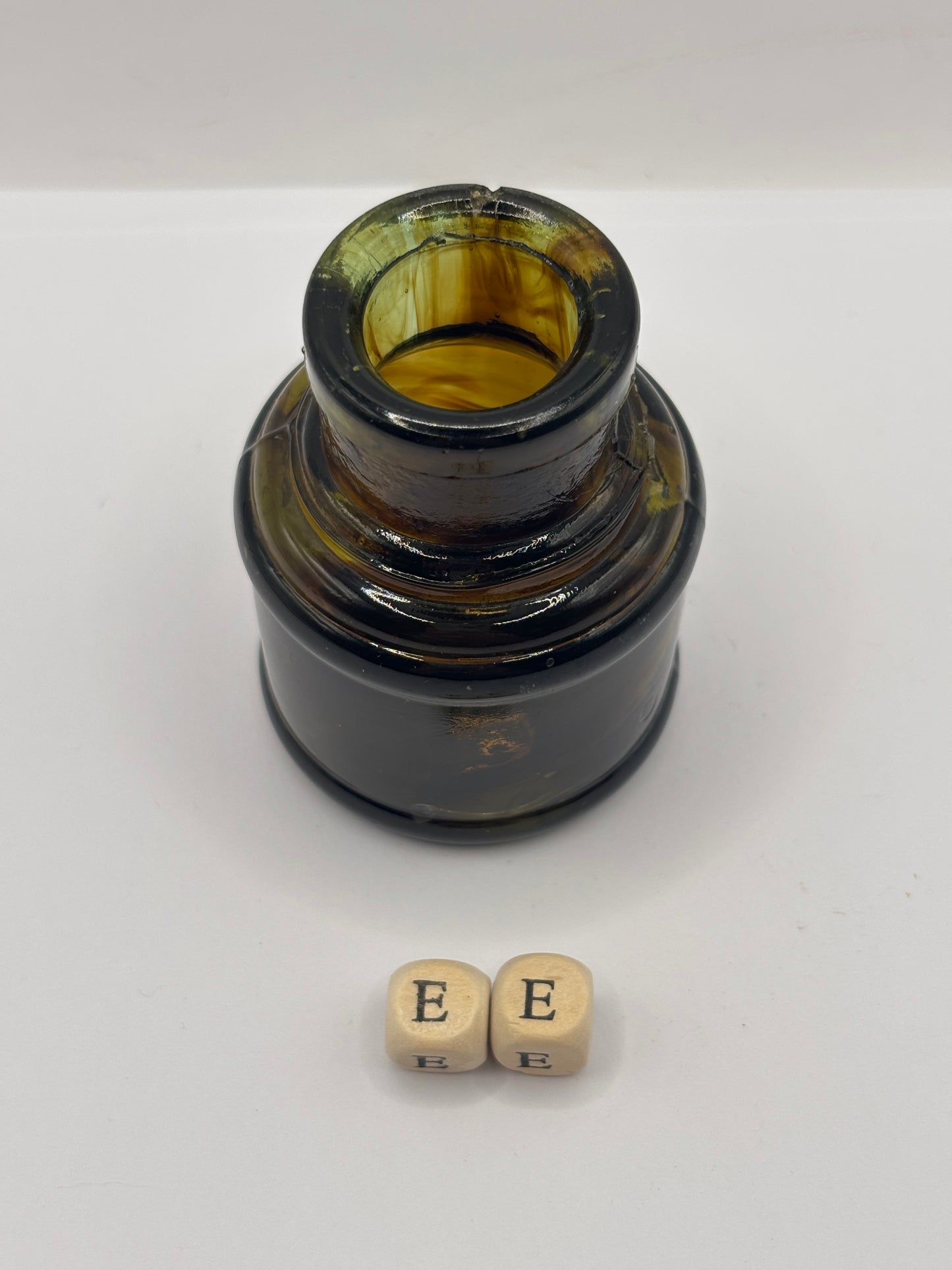 Old dark amber inkwell, ink bottle. Swirly (ee)