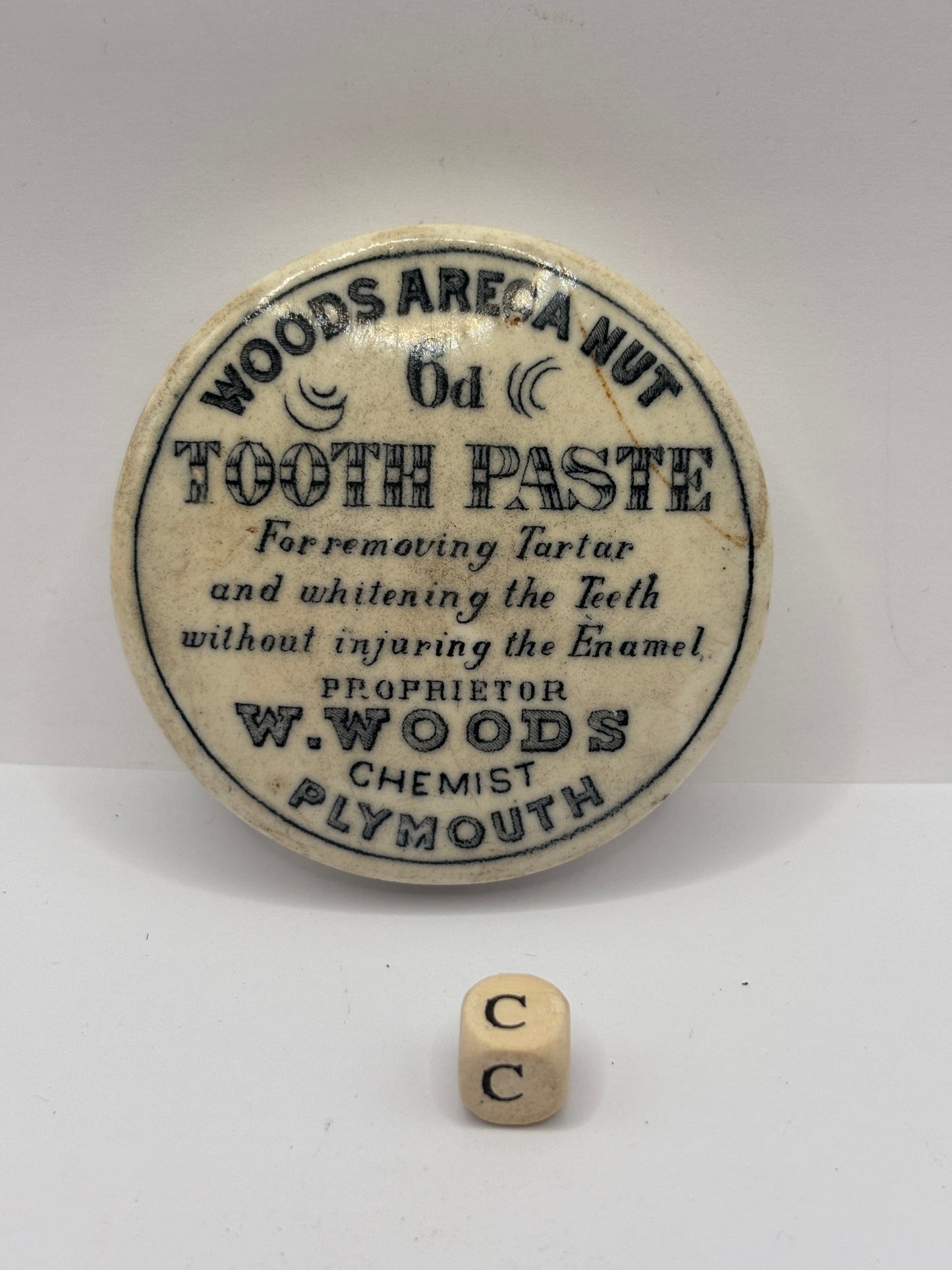 old advertising lid, Woods areca nut toothpaste (C)
