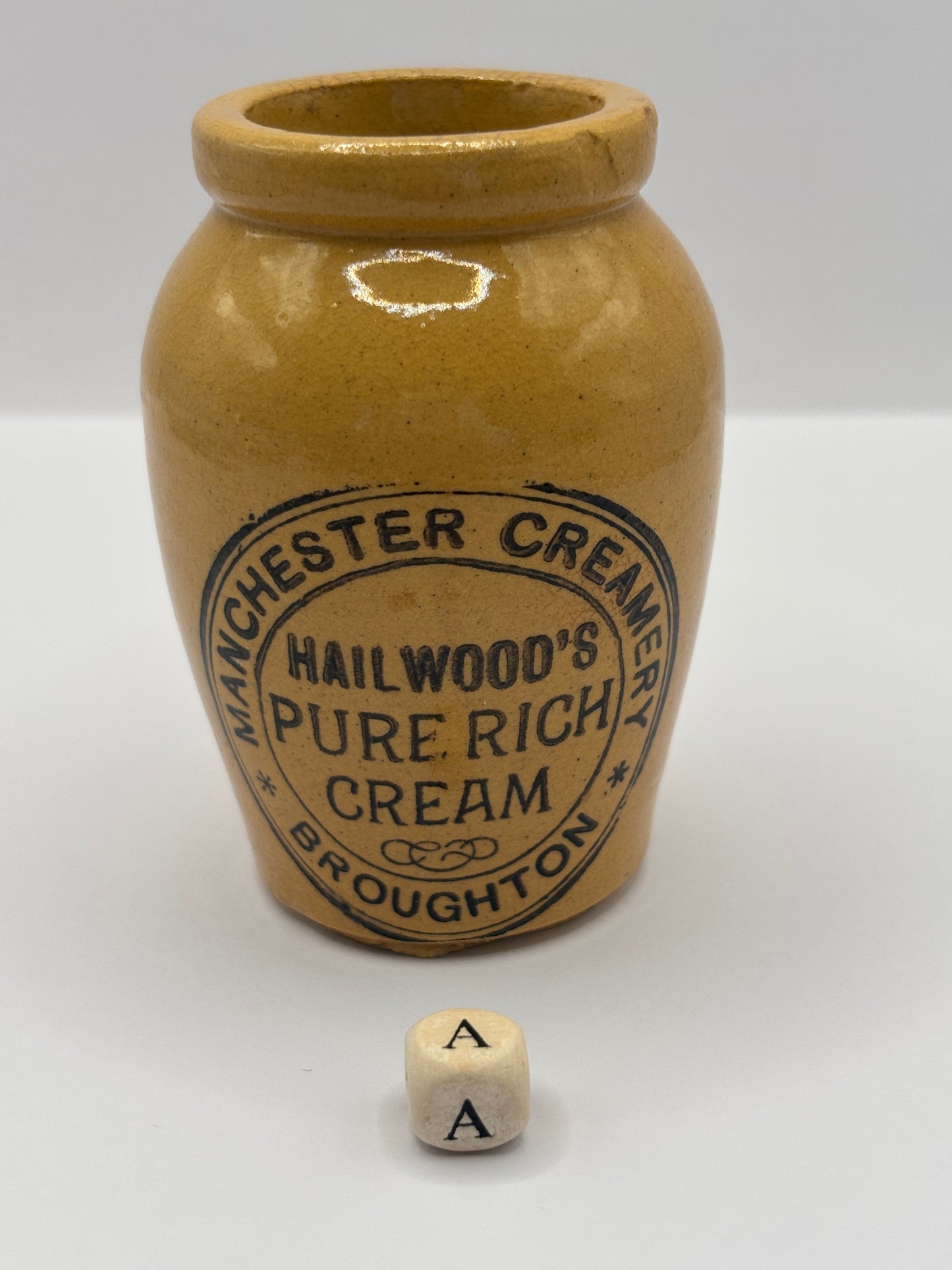 Old Manchester advertising cream pot, Hailwoods rich cream (a)