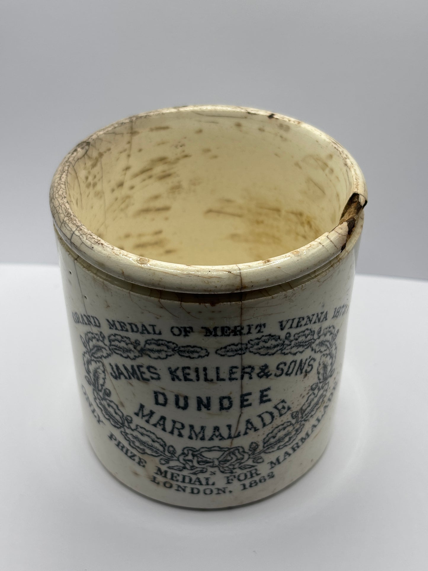 Old 1lb James Keiller Dundee marmalade jar. Damaged