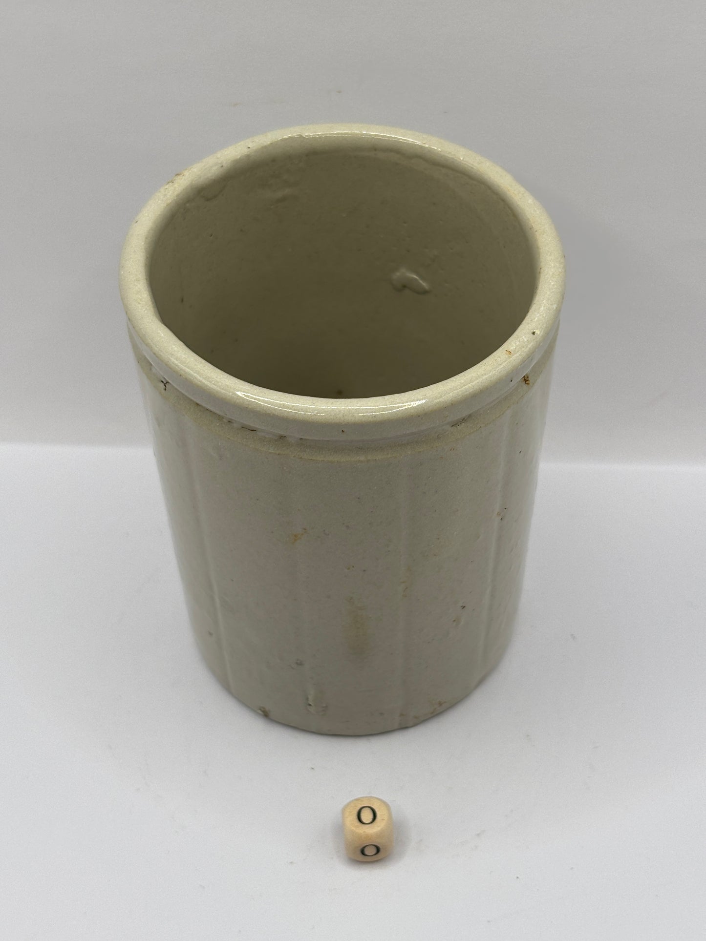Old 1lb ribbed stoneware jam pot (o)