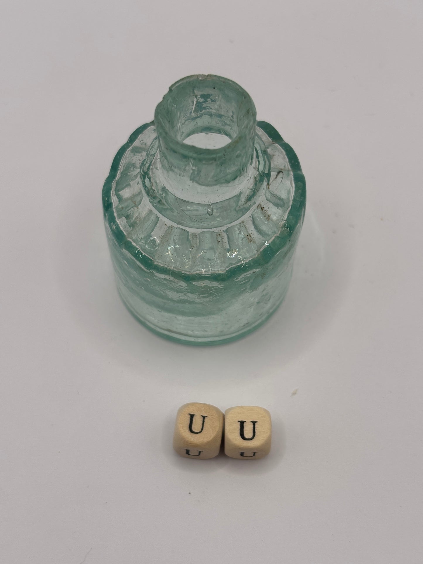 Old dark aqua glass inkwell (uu)