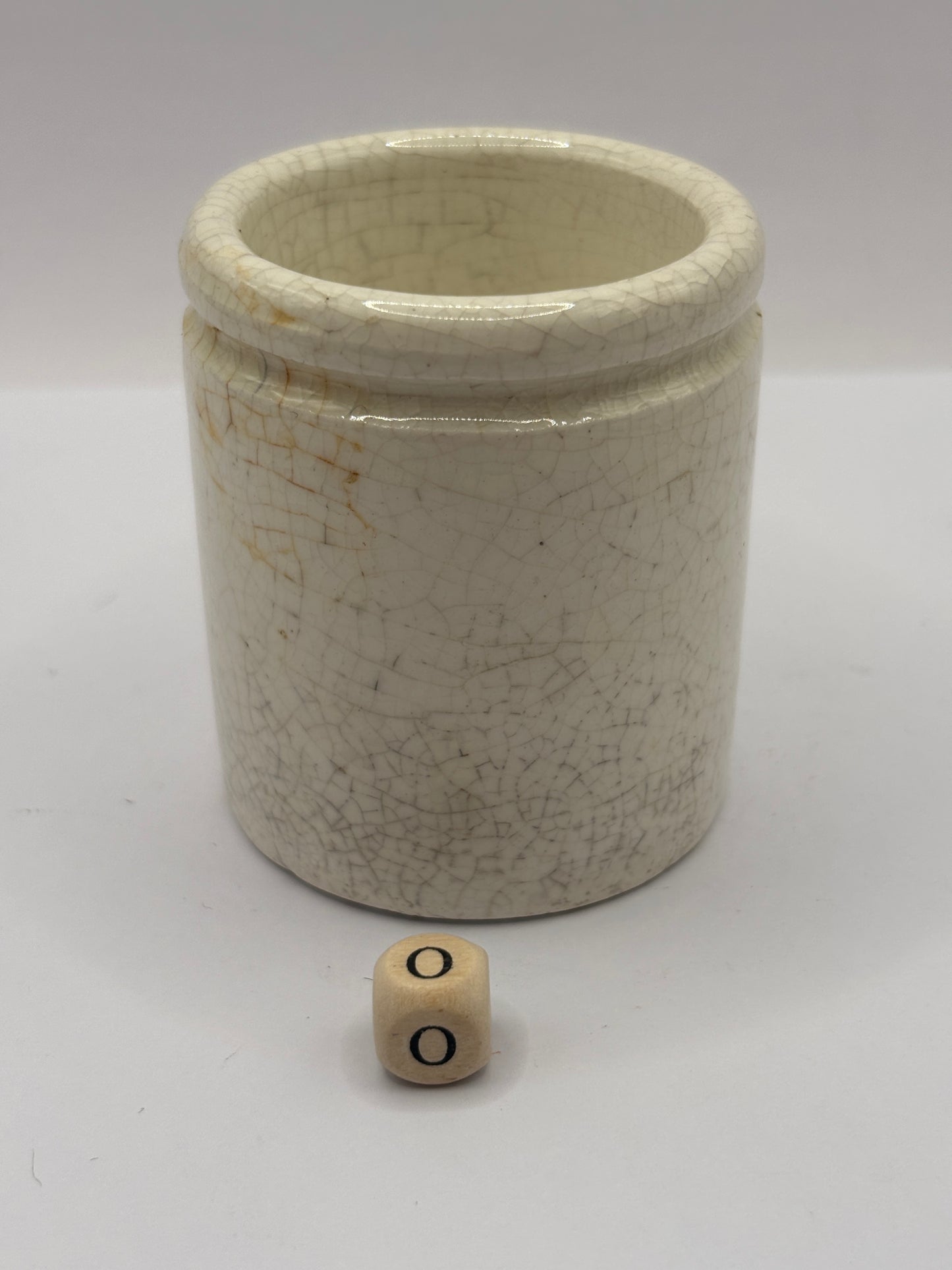 Old small chunky stoneware pot (o)
