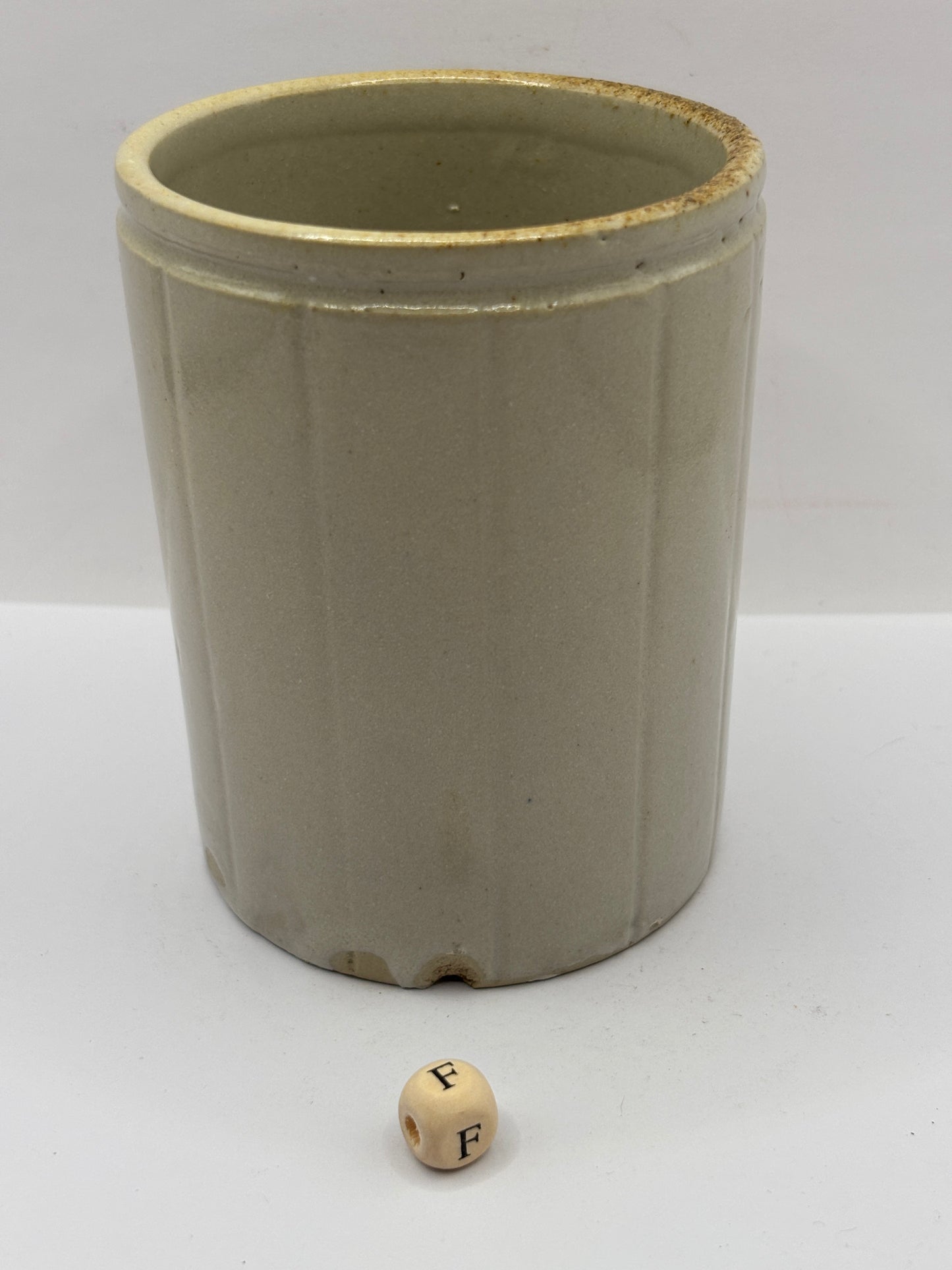 Old 1lb ribbed stoneware jam pot (f)