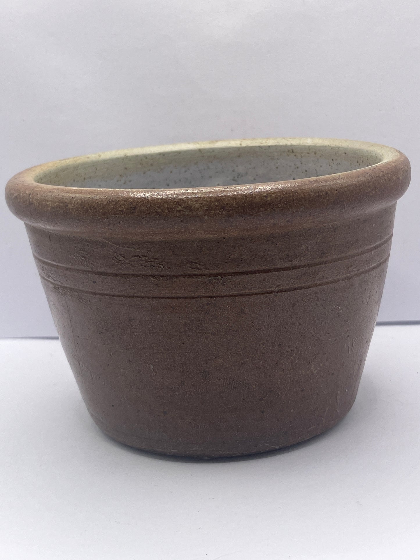 Small brown stoneware jar/bowl