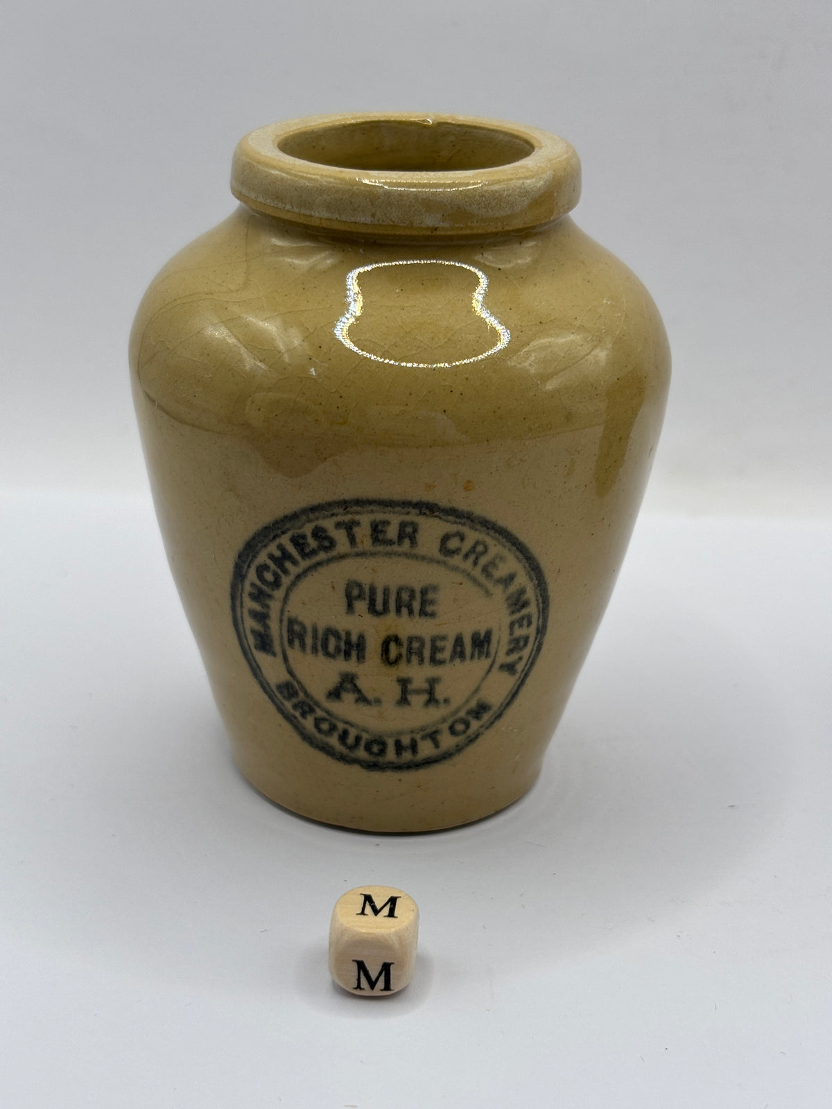 Old advertising cream pot, manchester creamery (M)