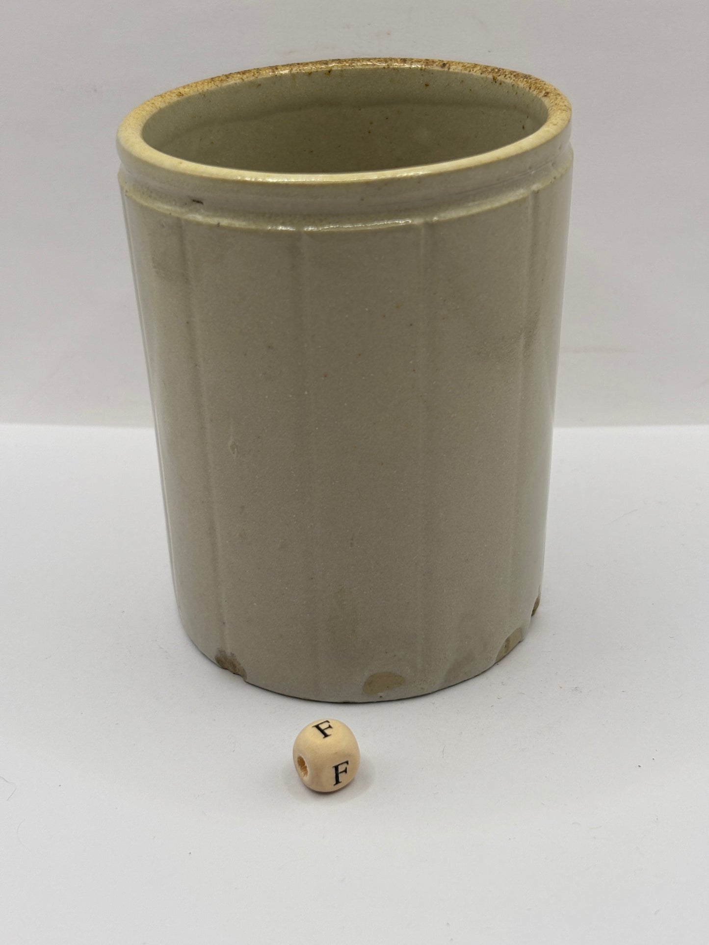 Old 1lb ribbed stoneware jam pot (f)