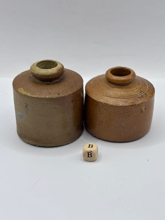 2 brown stoneware inkwells, ink bottles (B) pork pie inks