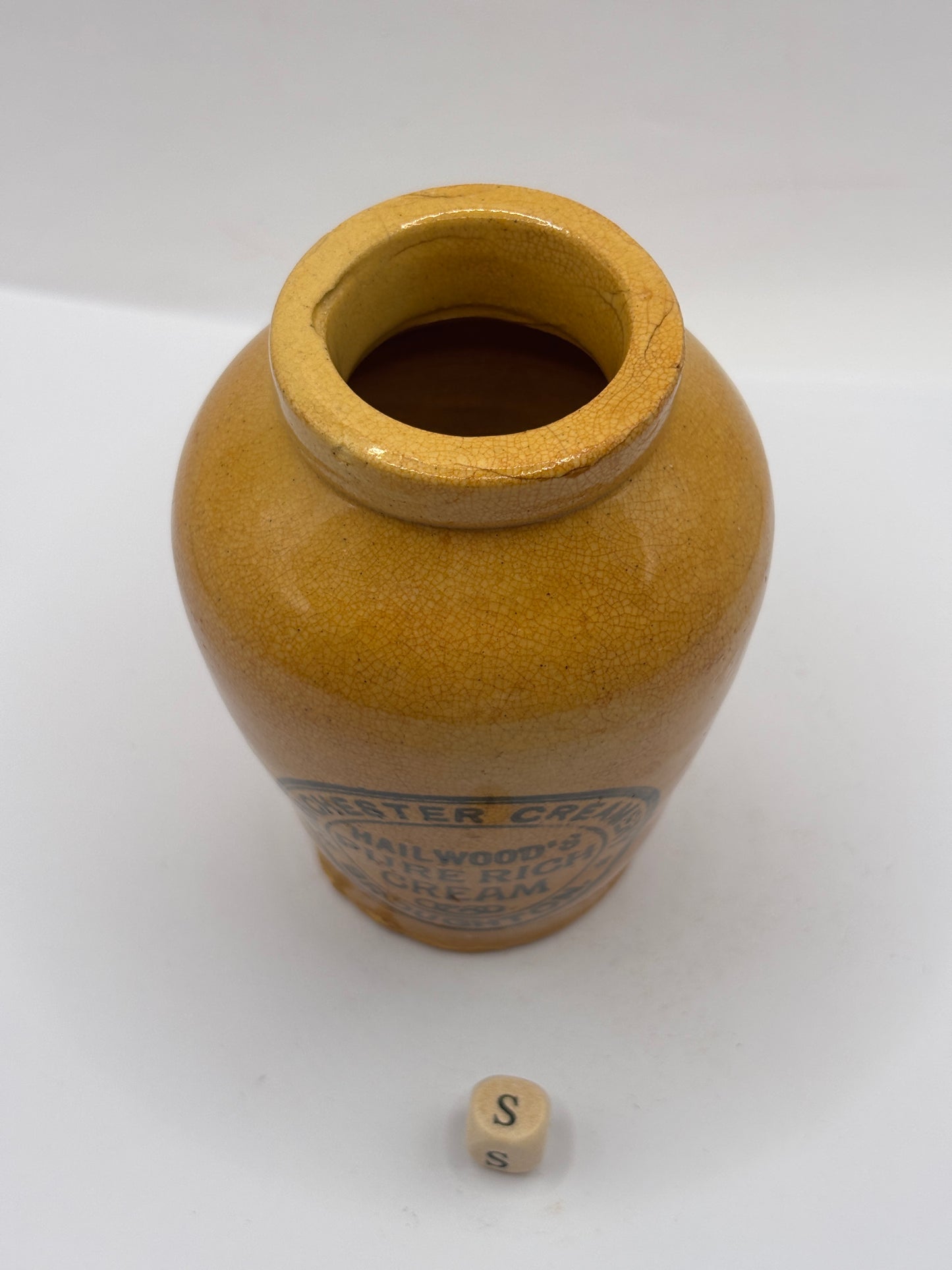 Old advertising cream pot, Manchester creamery Hailwoods (S)