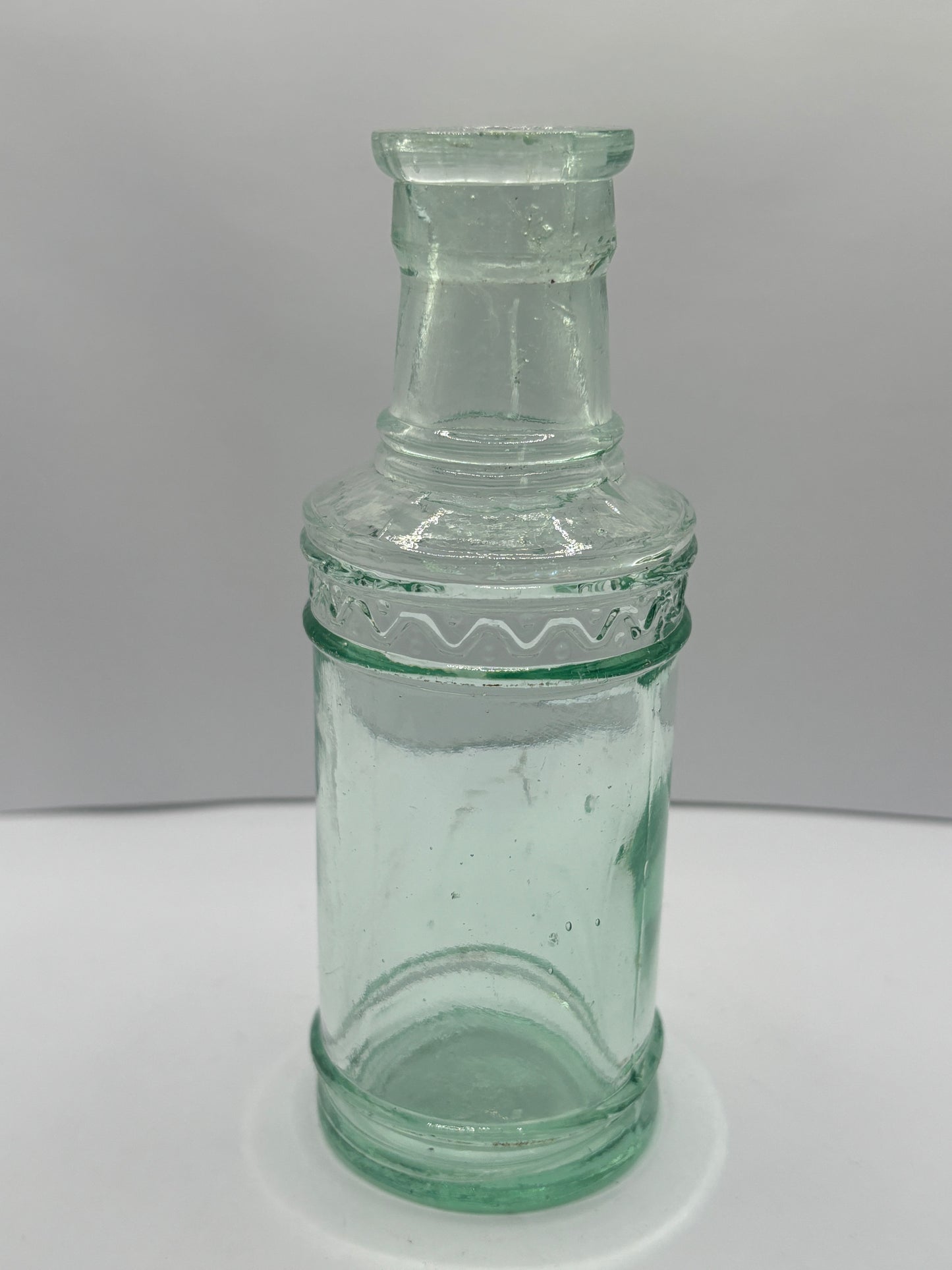 Tall pouring ink bottle