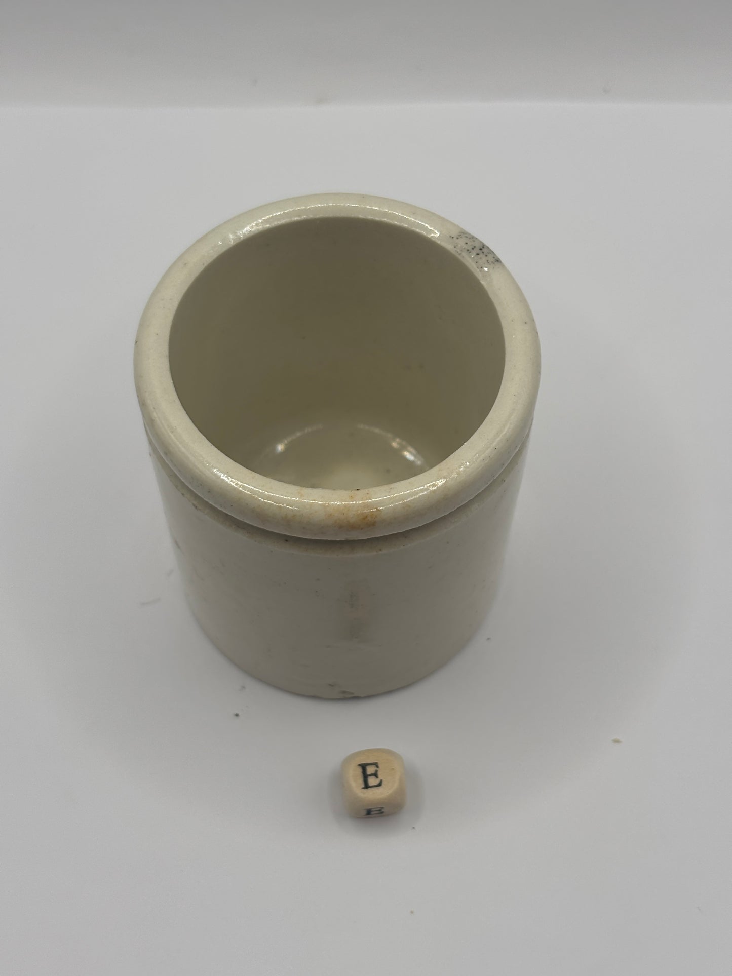 Old chunky stoneware pot (e)