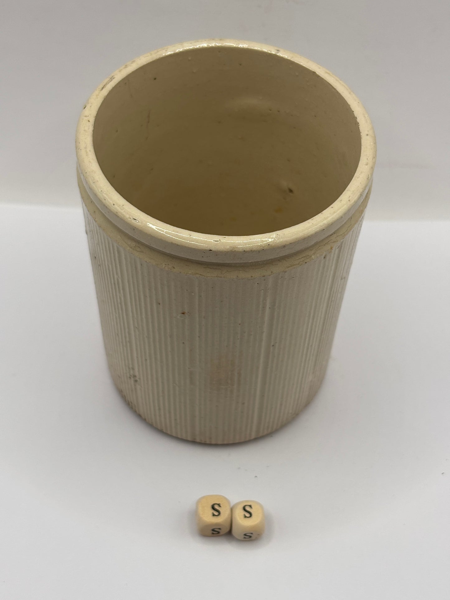 Old 1lb ribbed stoneware jam pot (ss)