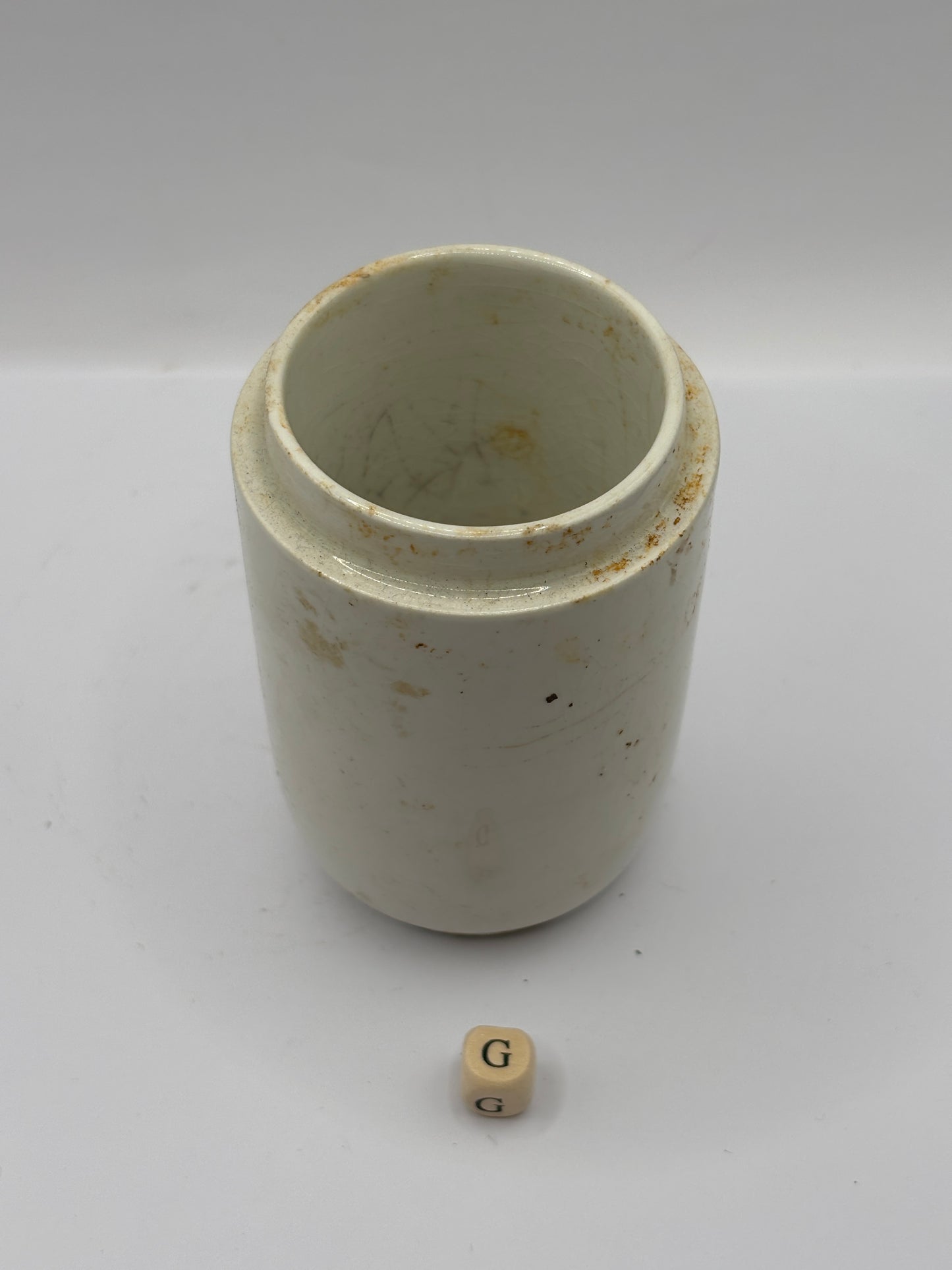 Old white stoneware jar (G)