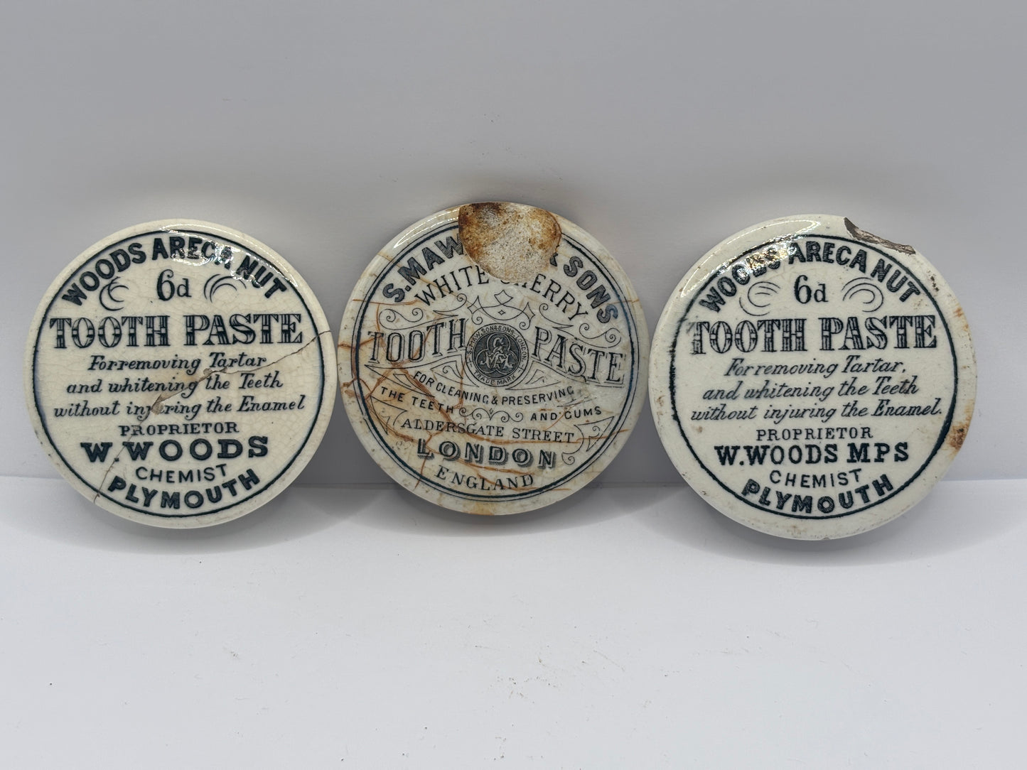 3 Old advertising lids, Damaged