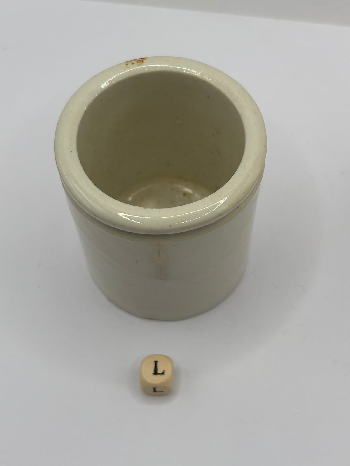 Old small chunky stoneware pot (L)