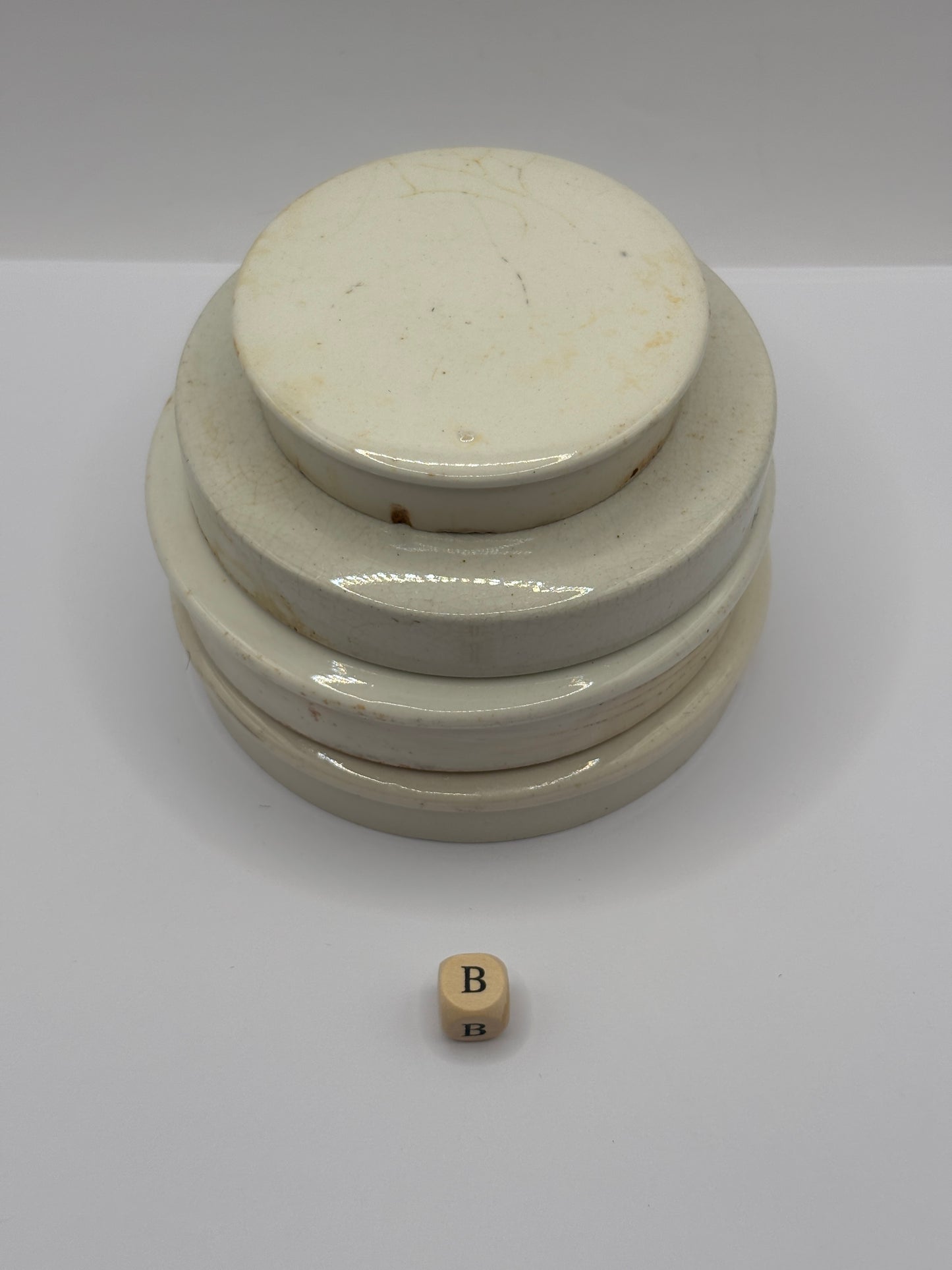 4 old plain stoneware lids, stacking lids (B)