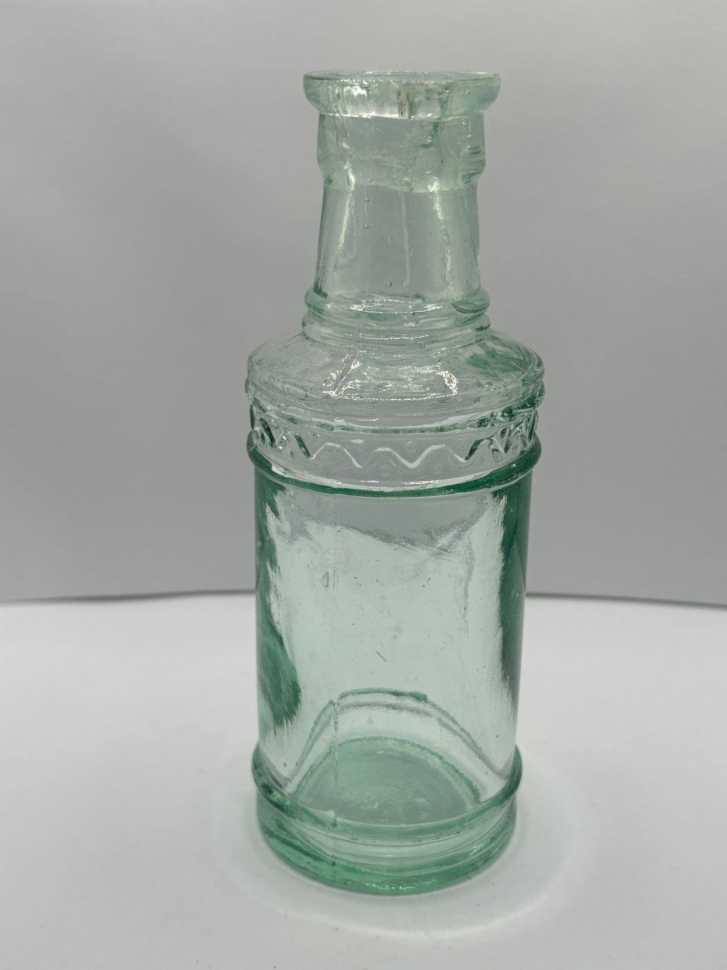 Tall pouring ink bottle