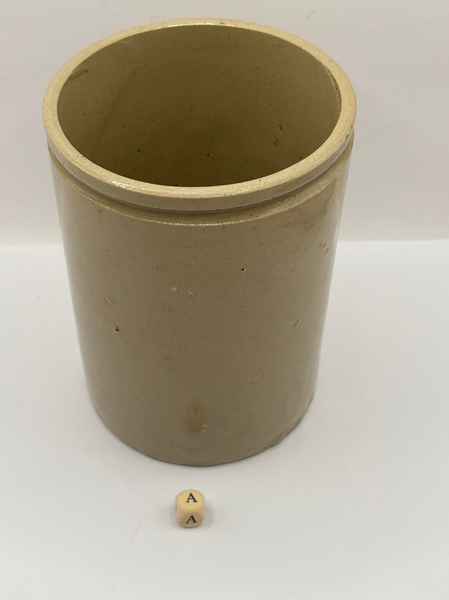 Old 2lb smooth stoneware jam pot (a)