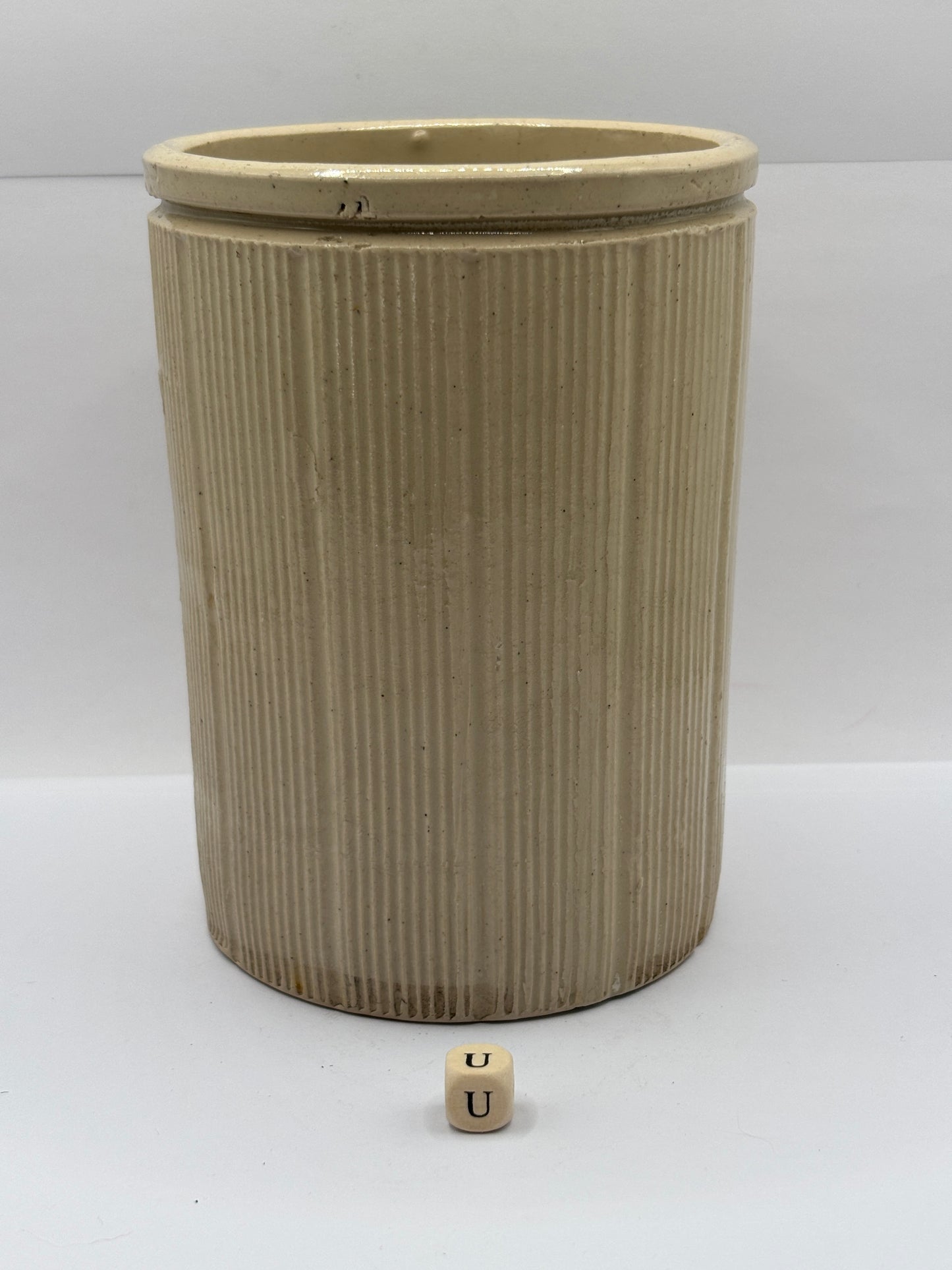 Old 2lb ribbed stoneware jam pot (U)