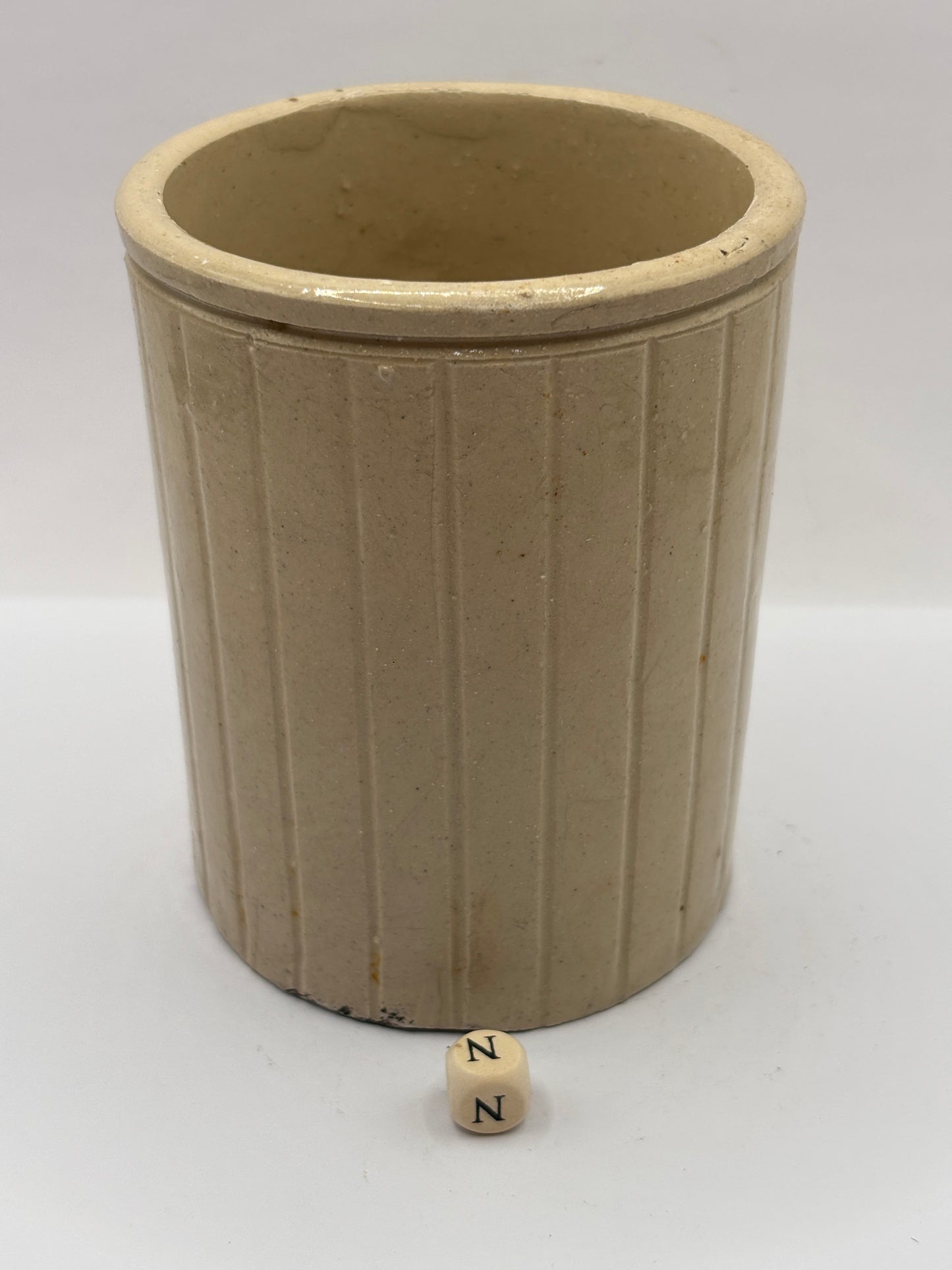 Old 1lb ribbed stoneware jam pot (N)