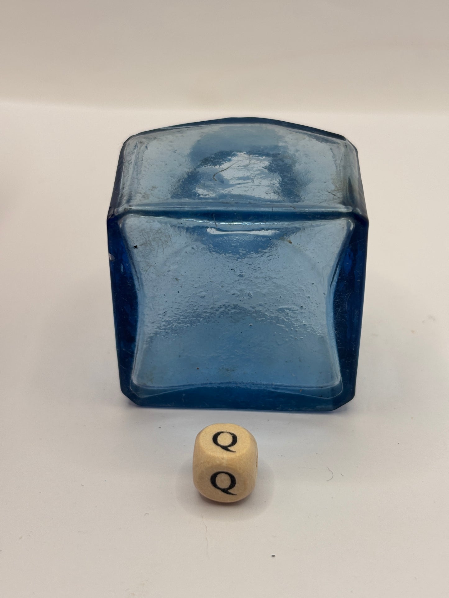 Old blue glass ink bottle, inkwell, penny ink (Q)
