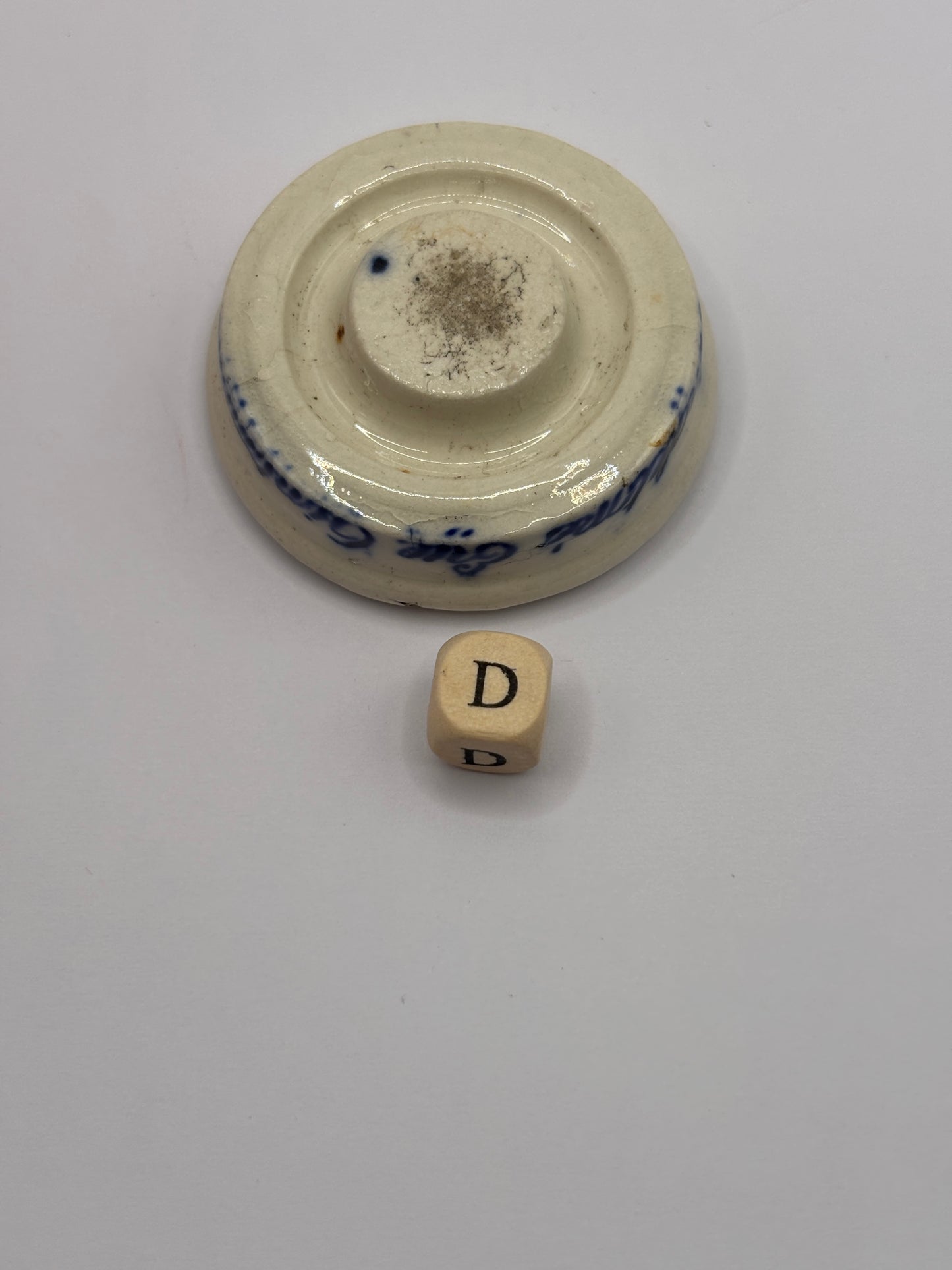 Old Singletons stoneware eye ointment (D)