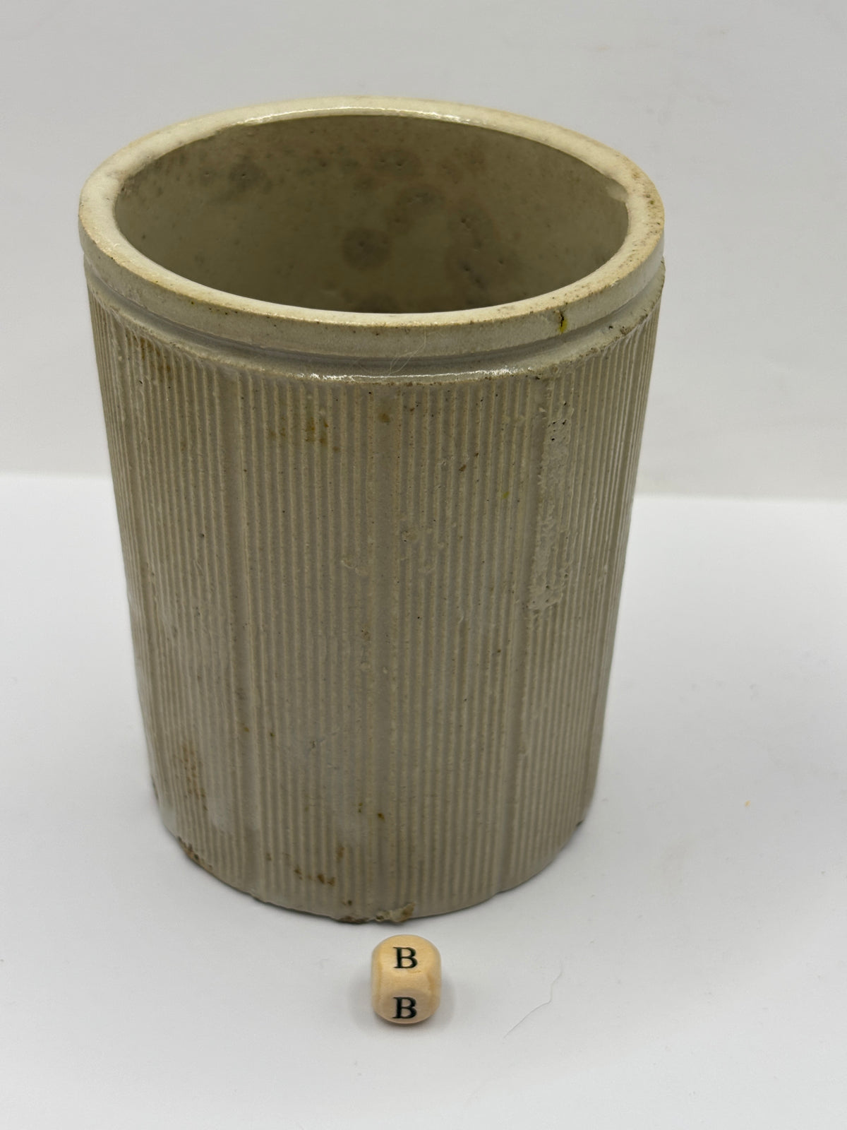 Old 1lb ribbed stoneware jam pot (B)