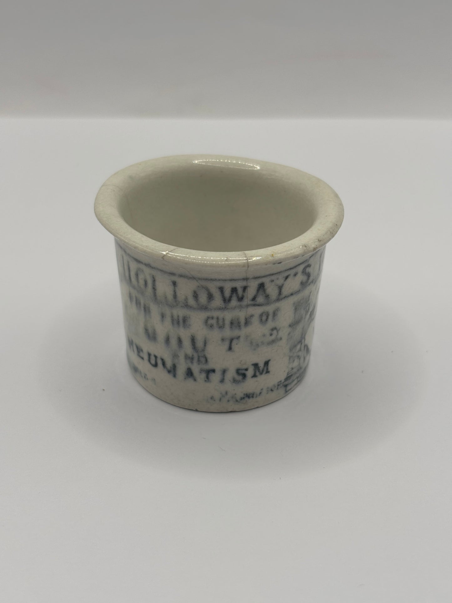 Old advertising ointment pot, Holloways ointment. Hairlined