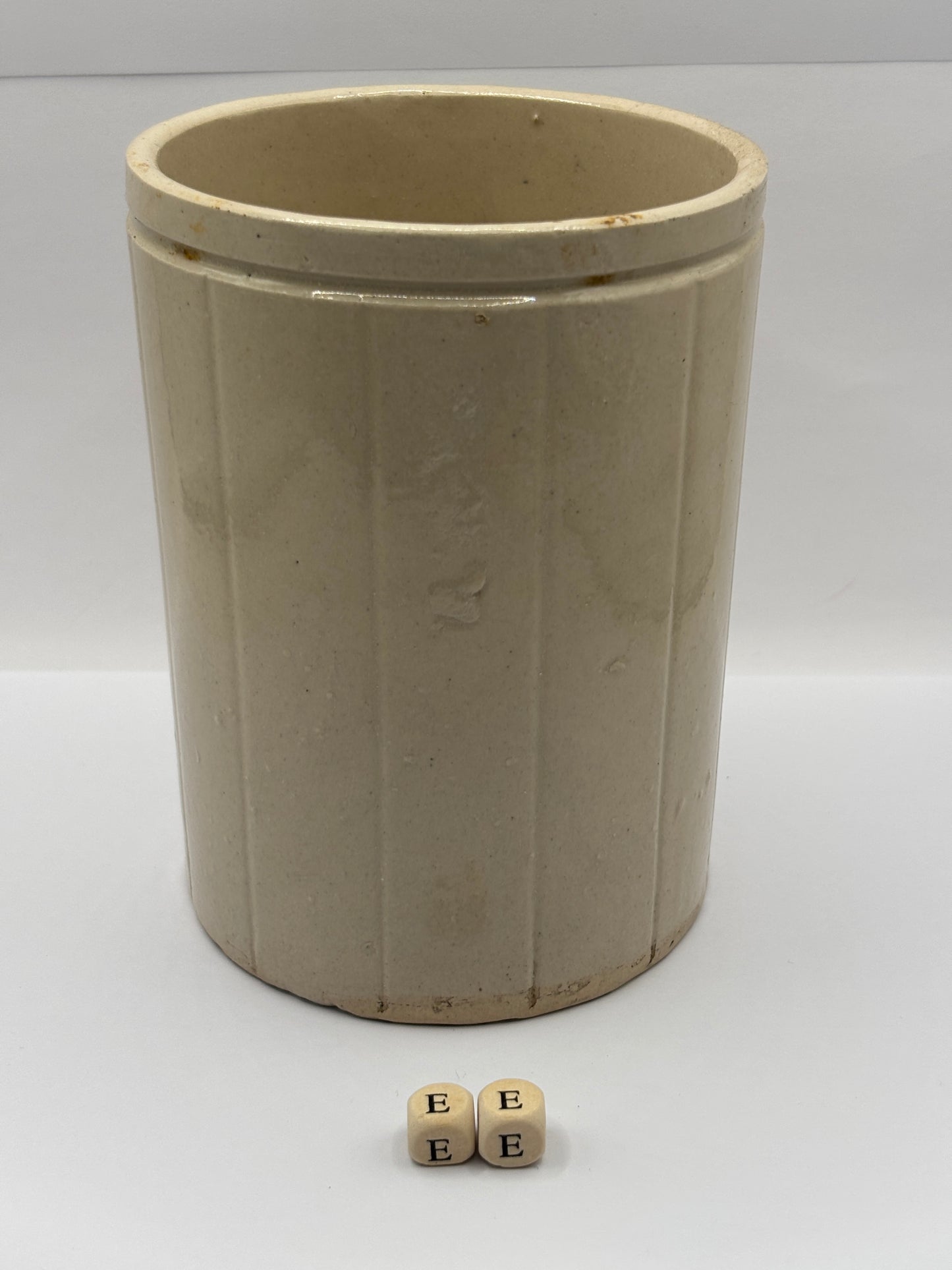 Old 2lb ribbed Hartleys stoneware jam pot (ee)