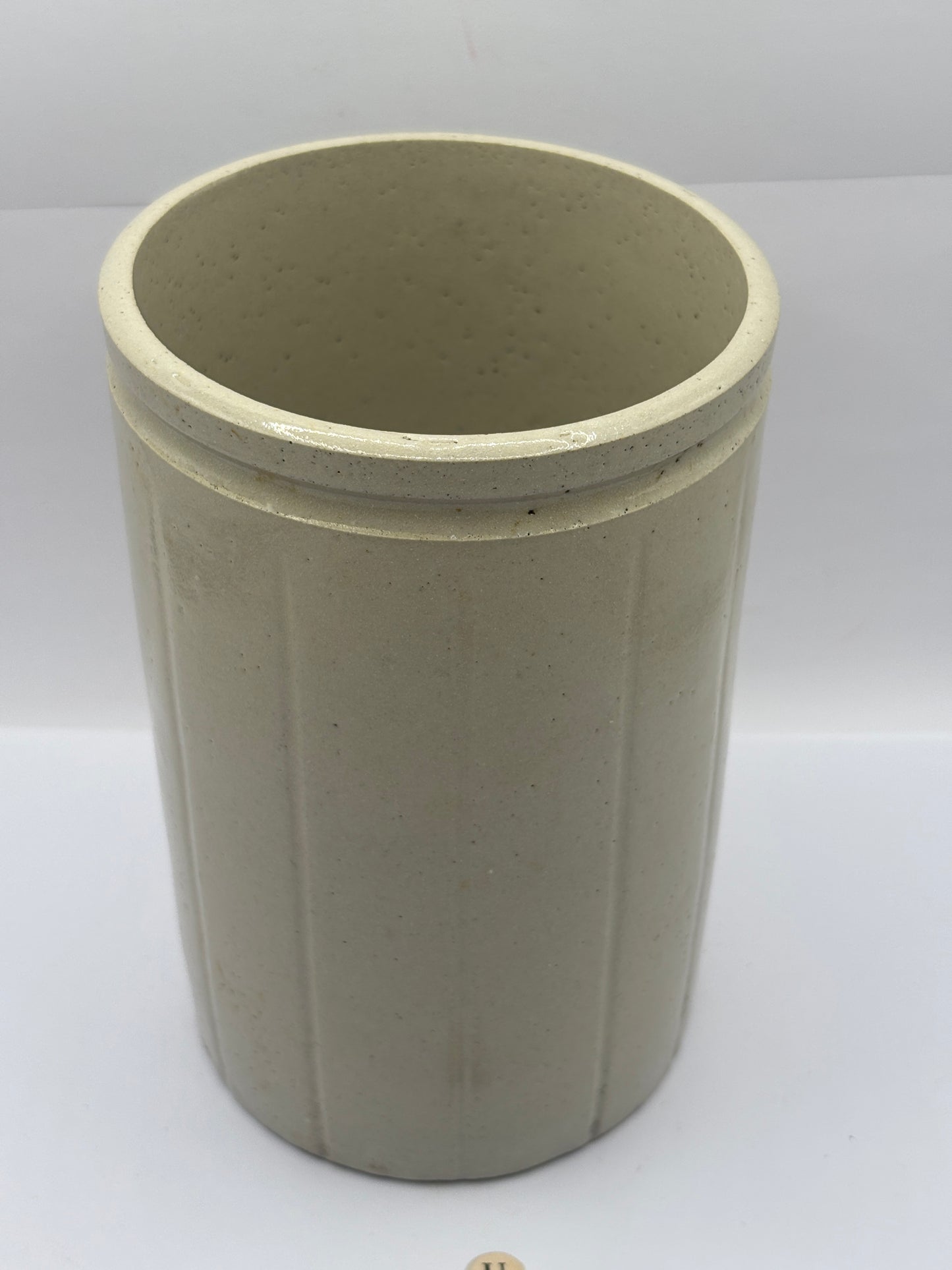 Old large 3lb ribbed stoneware jam pot (u)