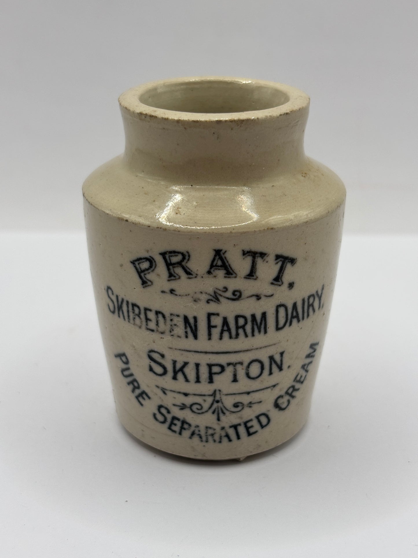 Old advertising stoneware cream pot, Pratt. Skibeden farm dairy. Skipton