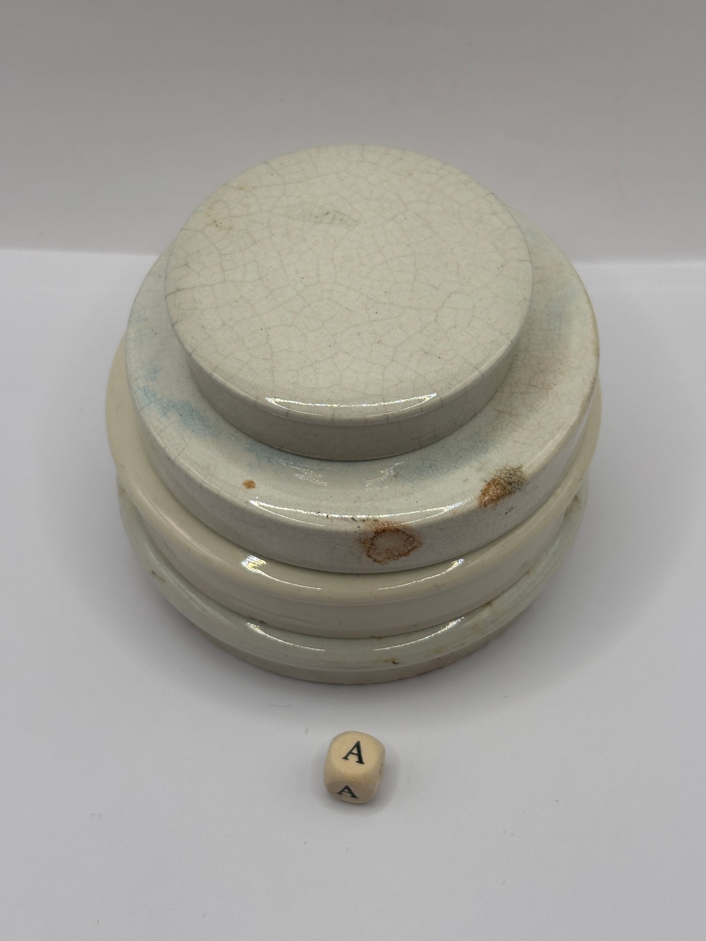 4 old plain stoneware lids, stacking lids (A)