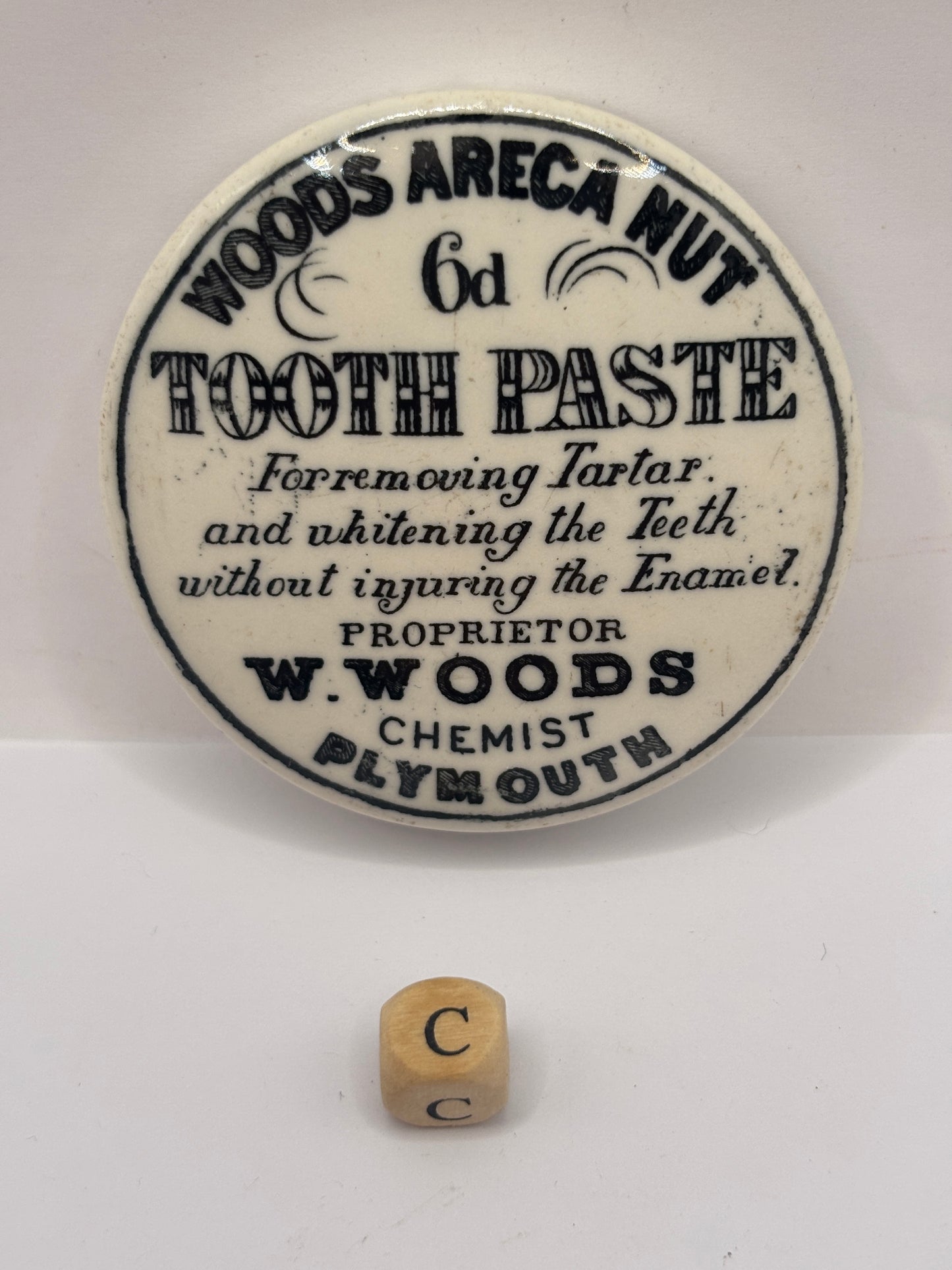 Old advertising lid, Woods areca nut tooth paste (c)