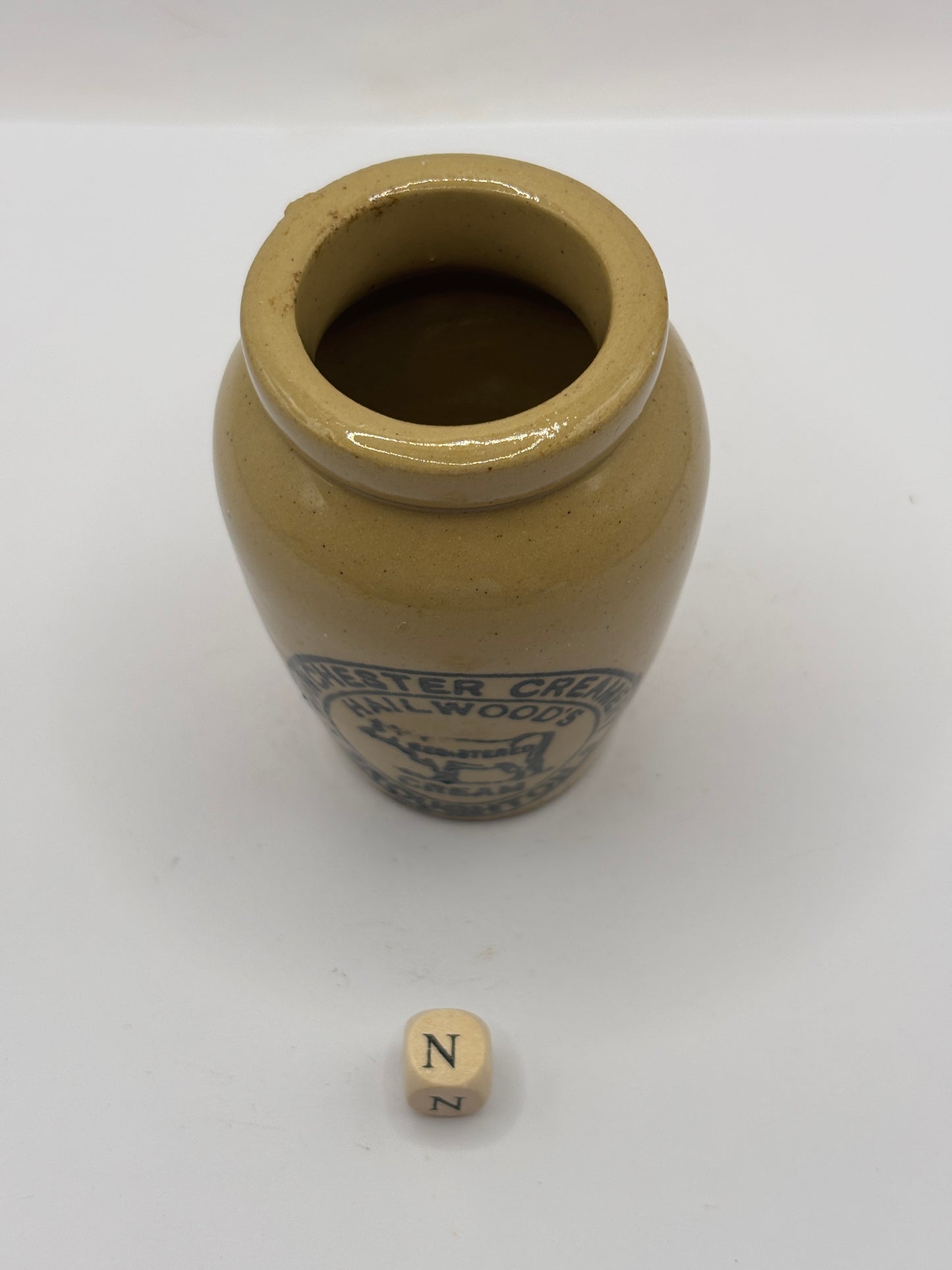 Old advertising cream pot, Manchester creamery Hailwoods (N)