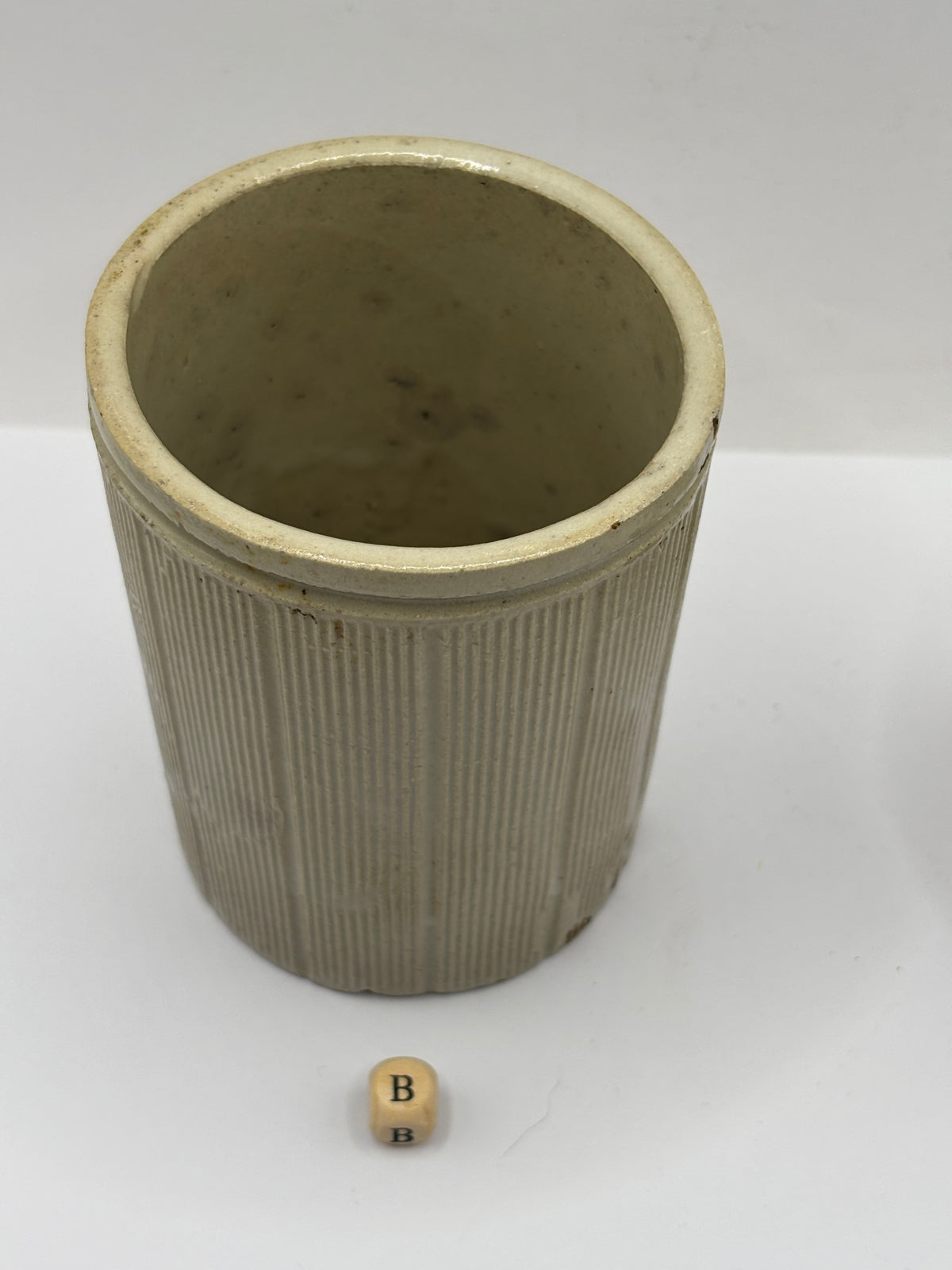 Old 1lb ribbed stoneware jam pot (B)