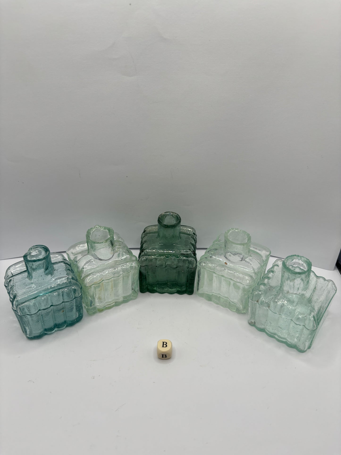 5 square ribbed inkwells (b)