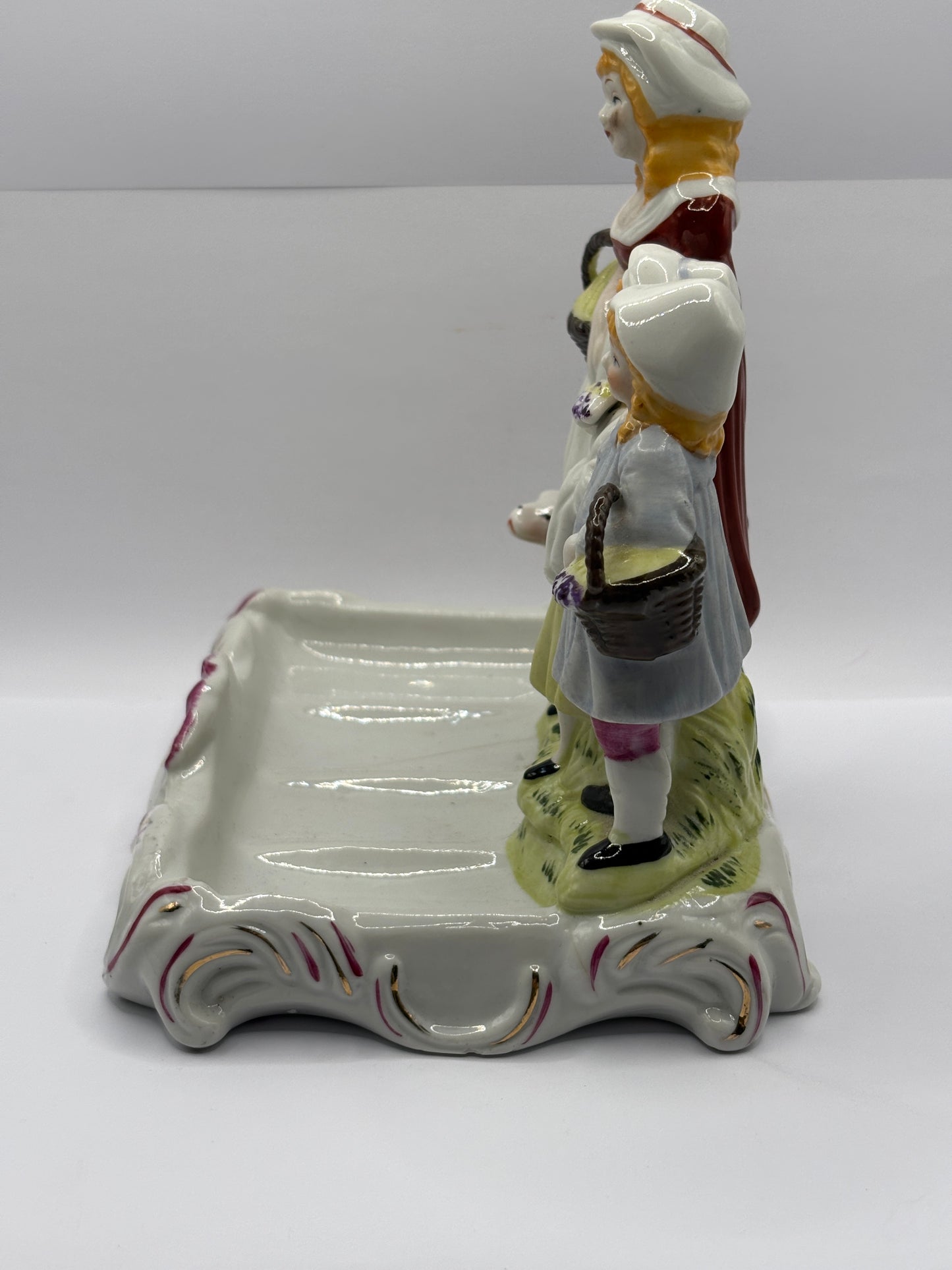 Old advertising soap dish, Yardley English Lavender