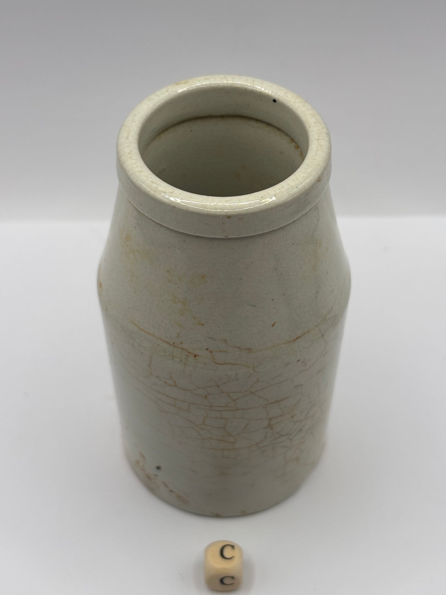 Old white stoneware jar, creamer, churn (c)