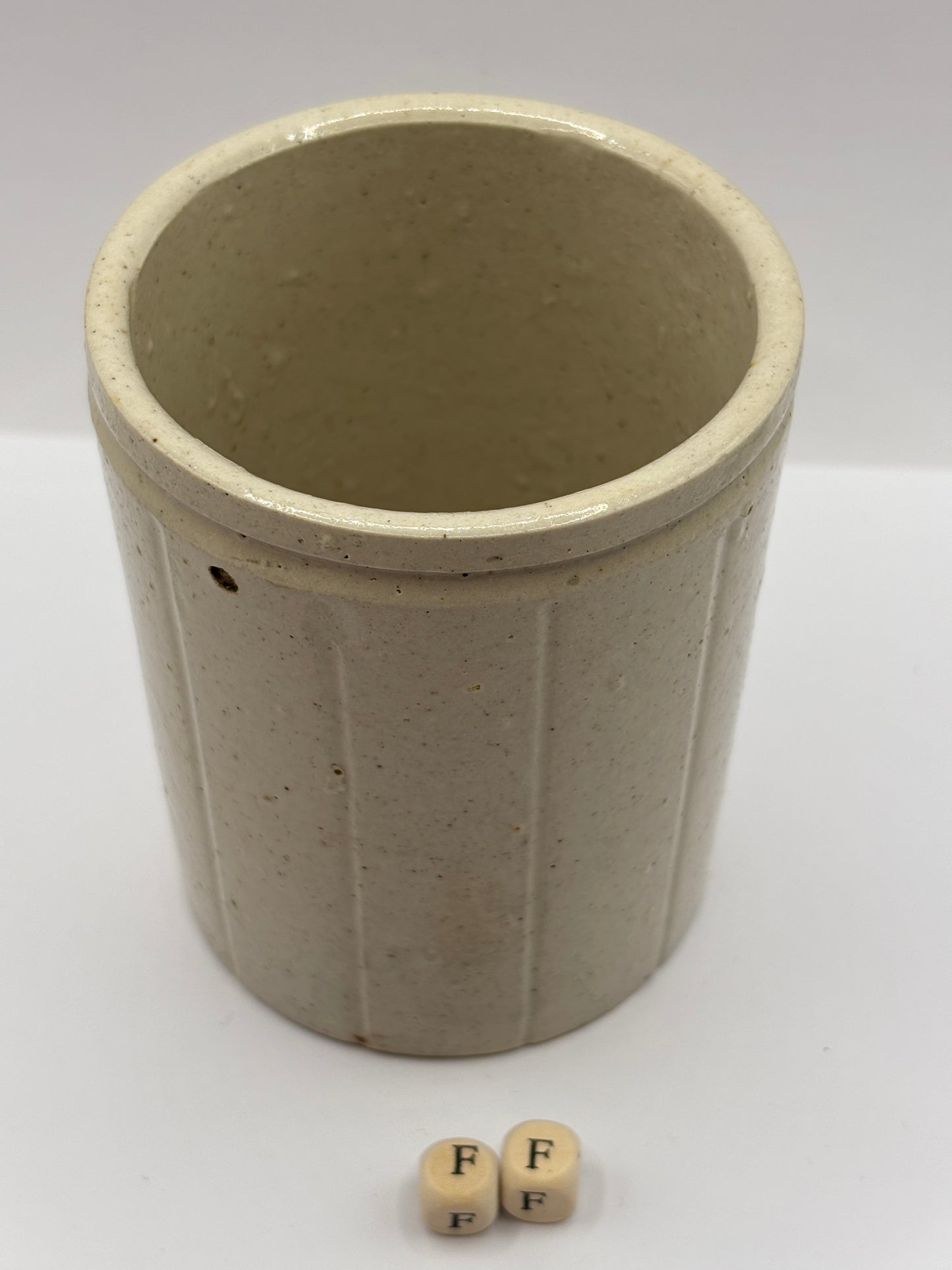 Old 1lb ribbed Hartleys stoneware jam pot (ff)